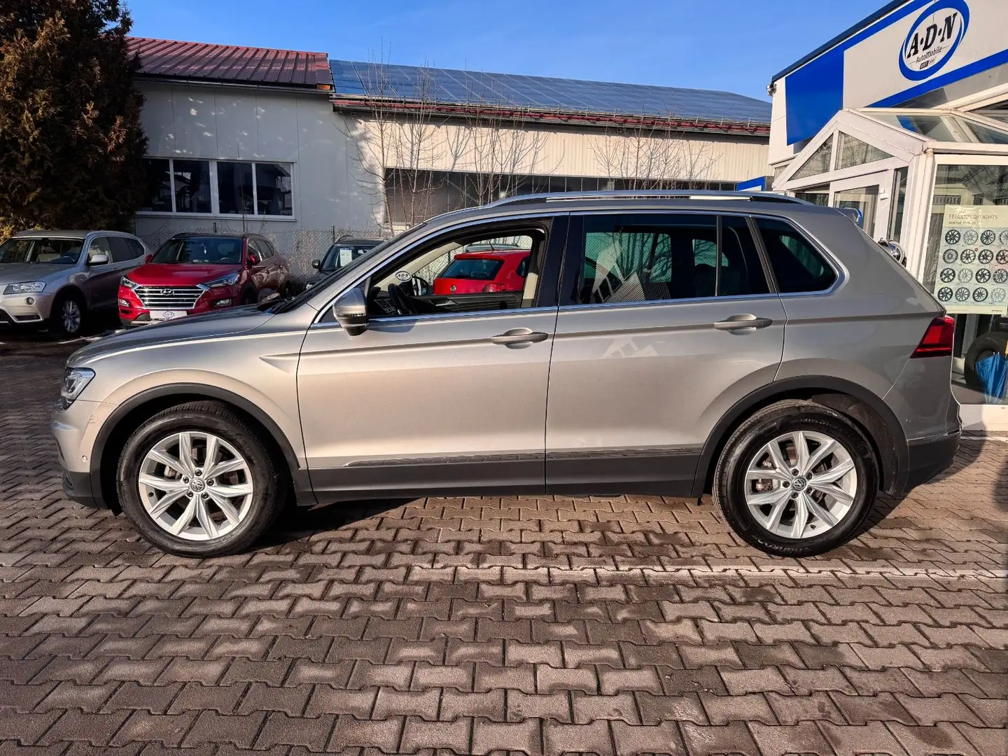 Volkswagen Tiguan Highline 2.0 TDI DSG *1.Hand*AHK*LED* Argent - 2