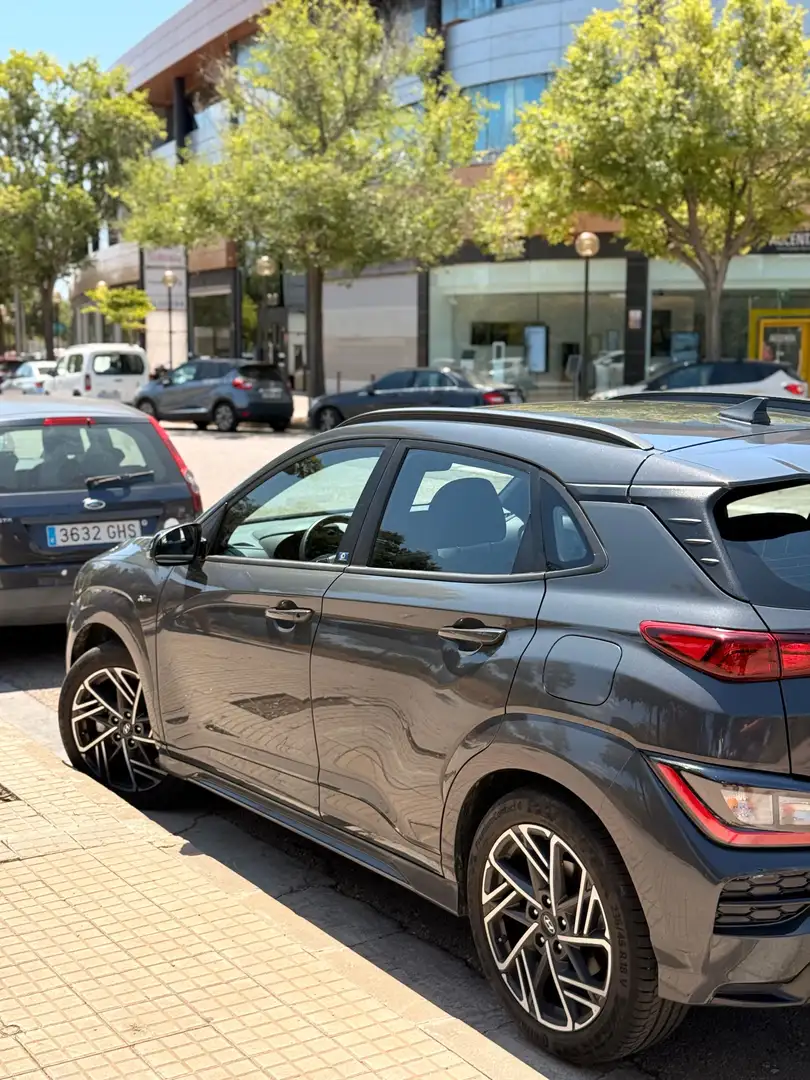 Hyundai KONA 1.0 TGDI Nline 30 Aniversario 4x2 Gris - 2