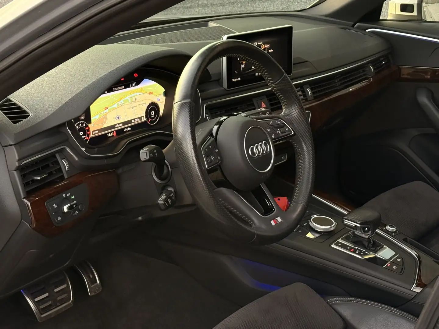 Audi A4 Avant 2.0 TFSI S-Line | Pano | ACC | 360 Camera | Gris - 2