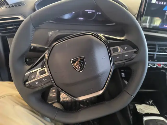 Peugeot 208 view 13