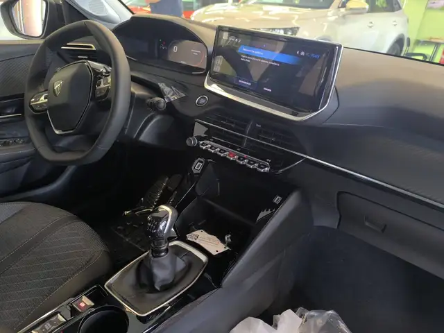 Peugeot 208 view 12