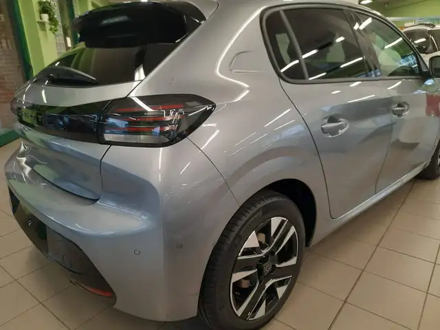Peugeot 208 view 9