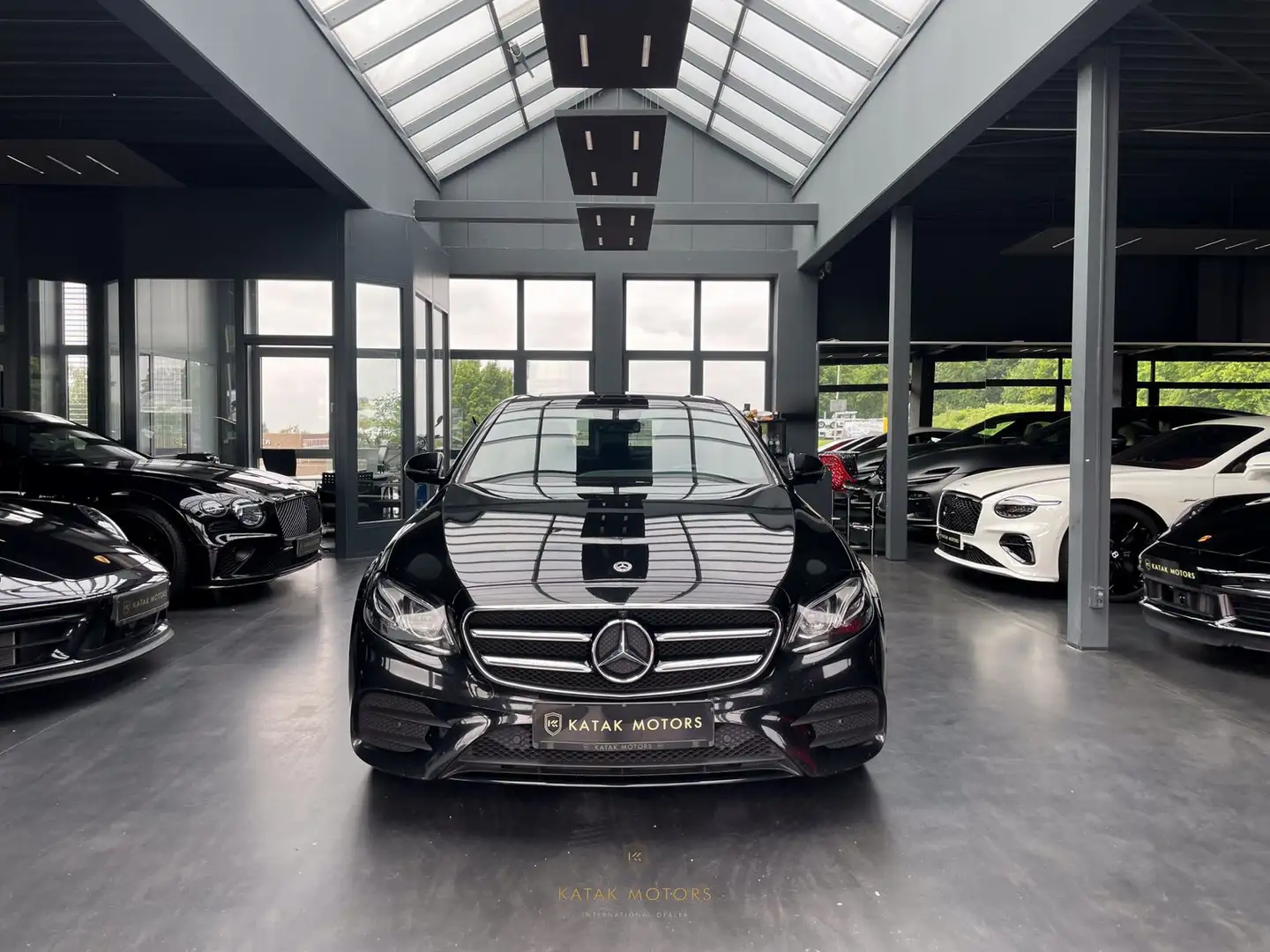 Mercedes-Benz E 400 4-MATIC/AMG LINE/SITZHEIZUNG/SPORTSITZE Noir - 1
