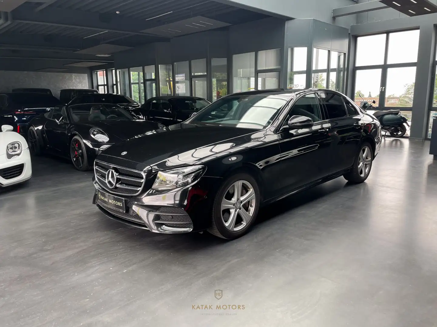 Mercedes-Benz E 400 4-MATIC/AMG LINE/SITZHEIZUNG/SPORTSITZE Noir - 2