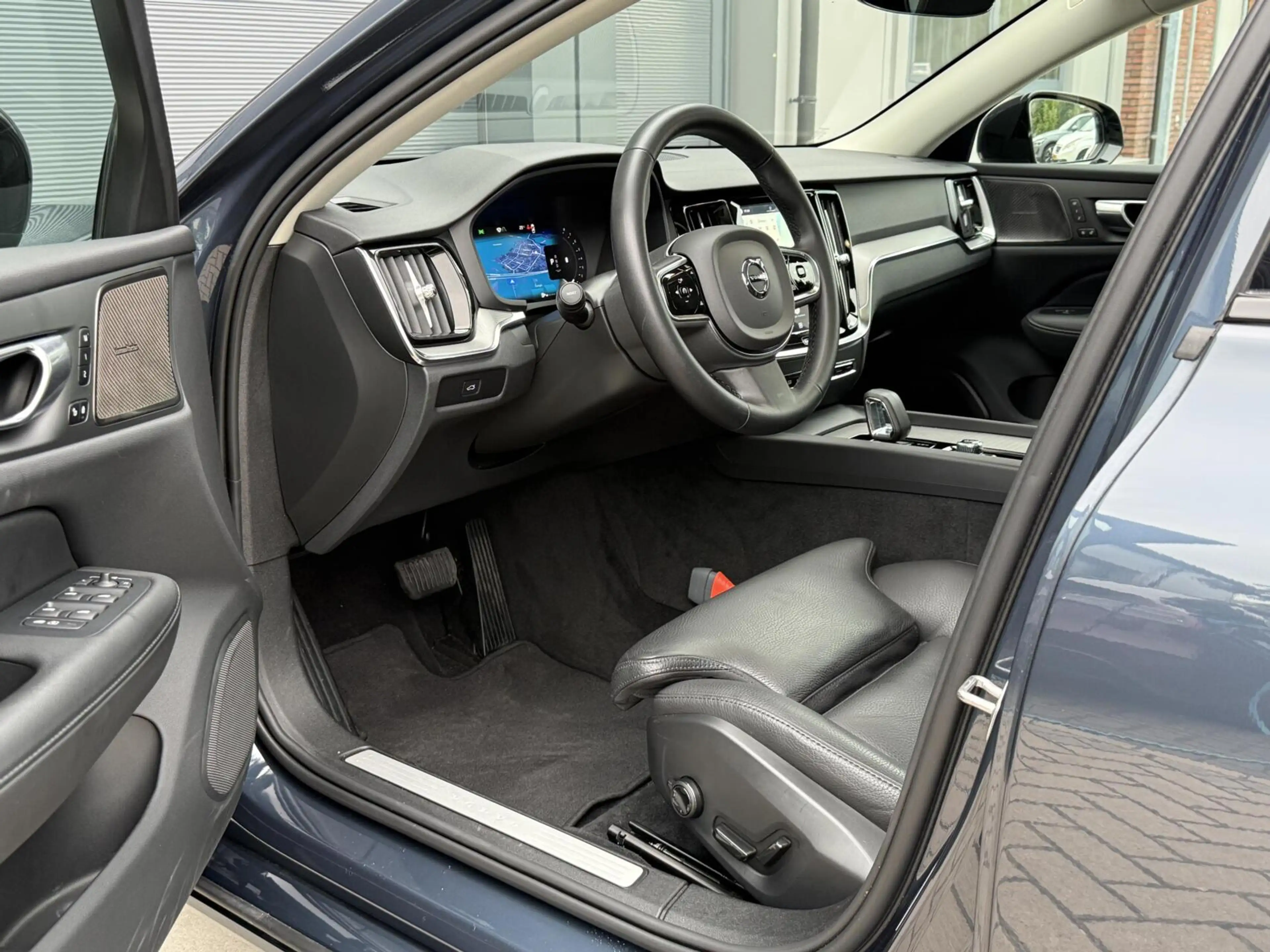 Volvo V60 B3 Ultimate Dark|360|Pano|H&K||Memory|Trekhaak|NL — photo 9