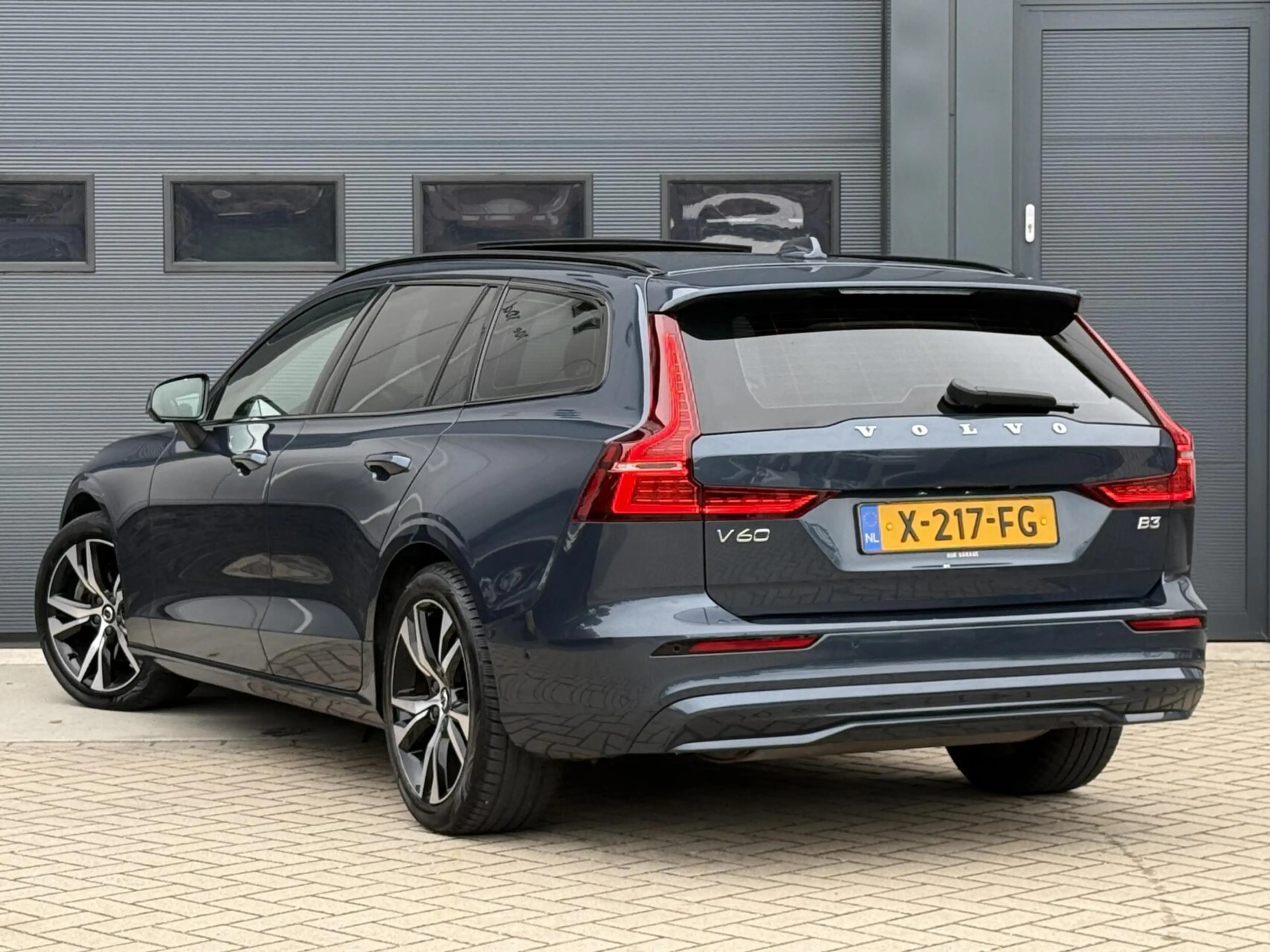 Volvo V60 B3 Ultimate Dark|360|Pano|H&K||Memory|Trekhaak|NL — photo 7