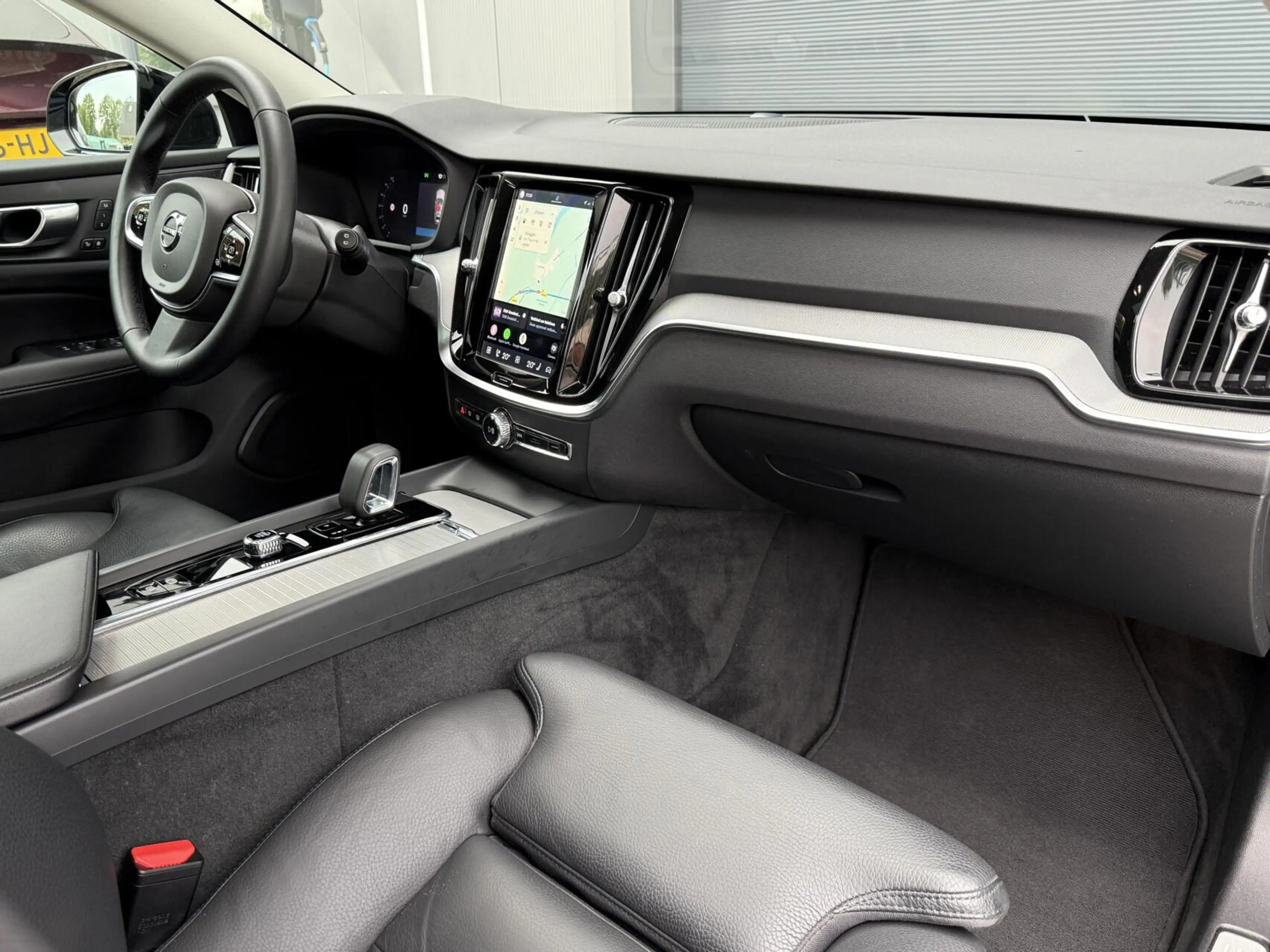 Volvo V60 B3 Ultimate Dark|360|Pano|H&K||Memory|Trekhaak|NL — photo 10