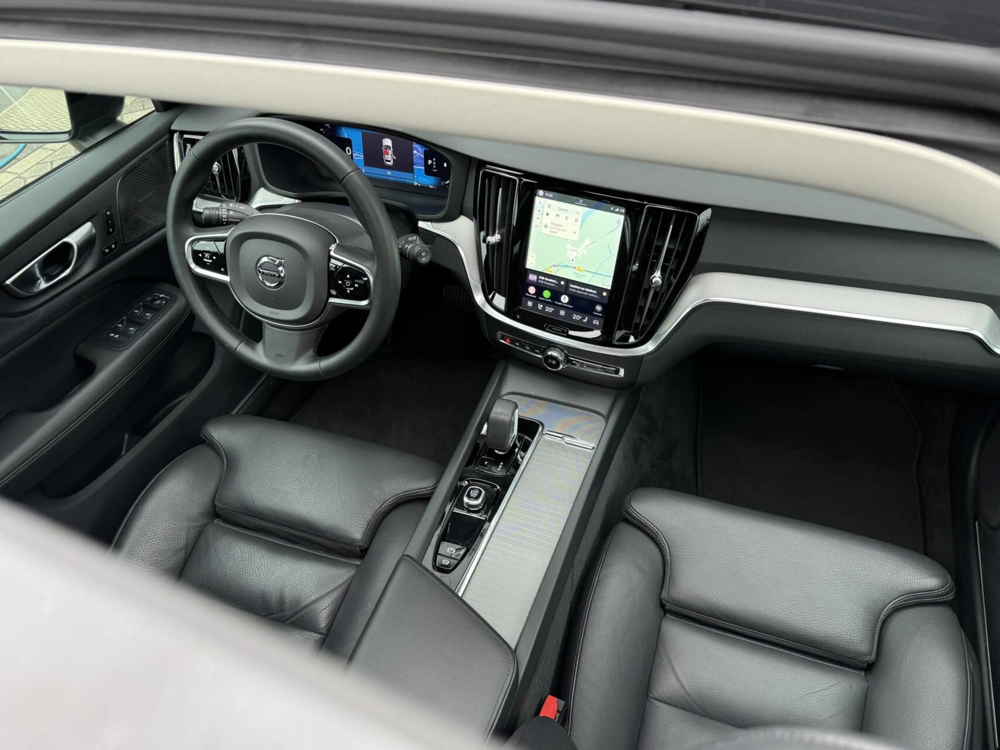 Volvo V60 B3 Ultimate Dark|360|Pano|H&K||Memory|Trekhaak|NL — photo 3