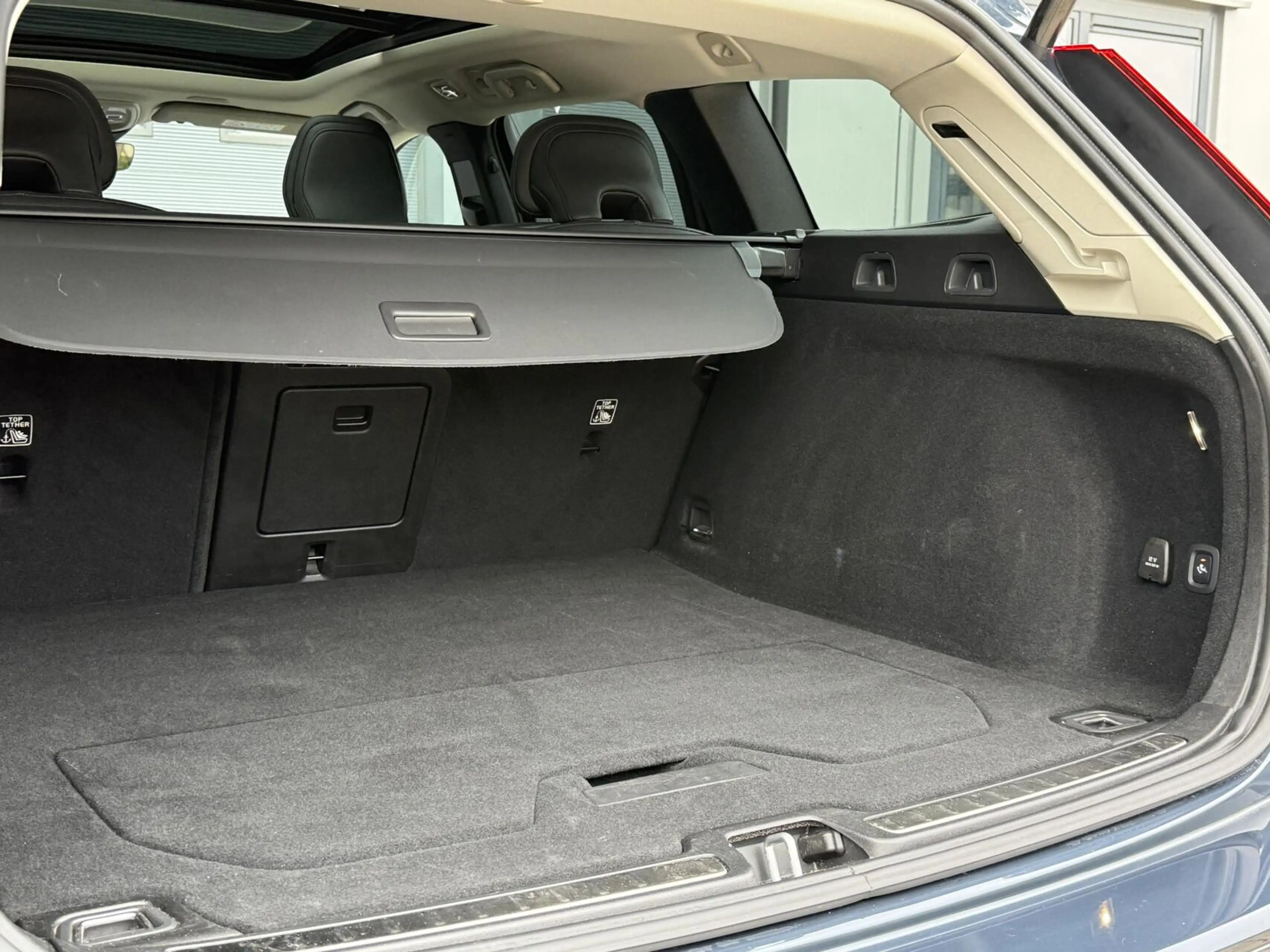 Volvo V60 B3 Ultimate Dark|360|Pano|H&K||Memory|Trekhaak|NL — photo 14