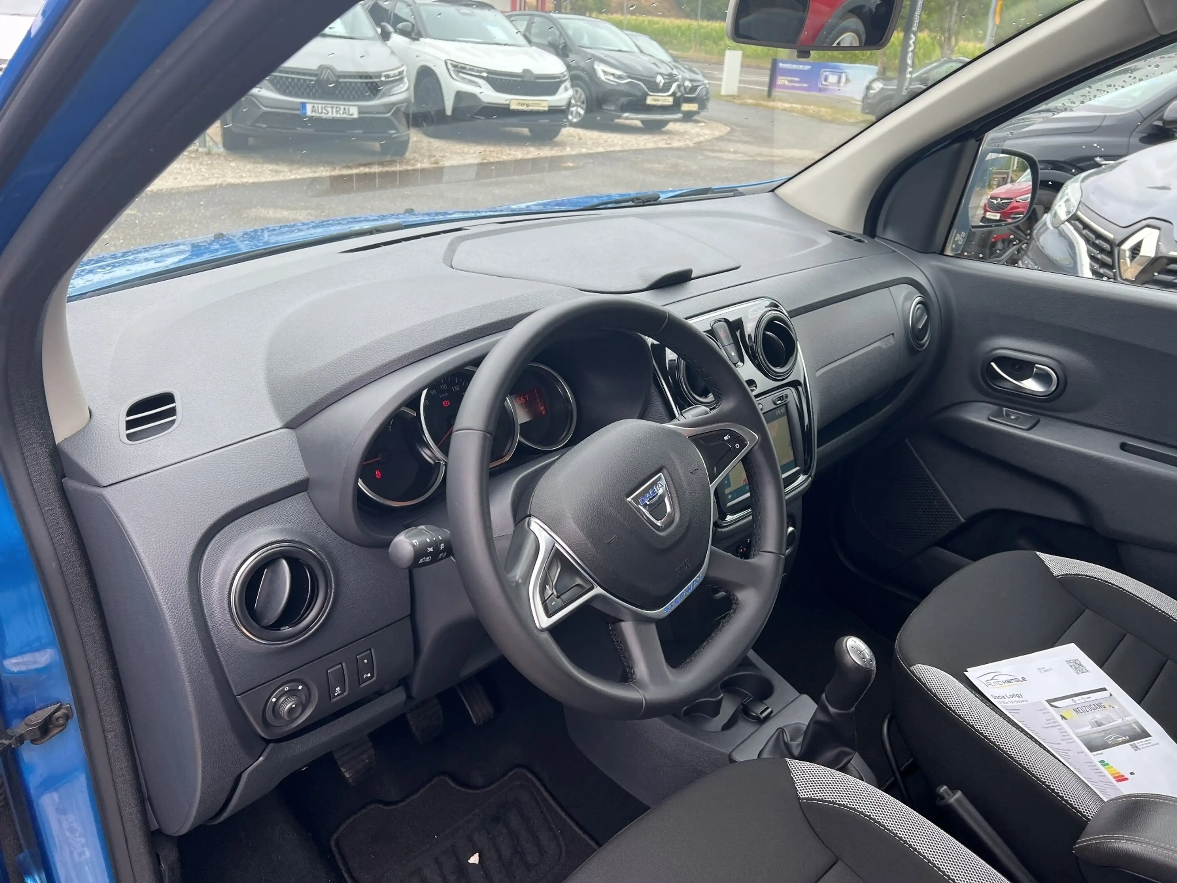 Dacia Lodgy 1.6 SCe 100 Stepway — photo 9