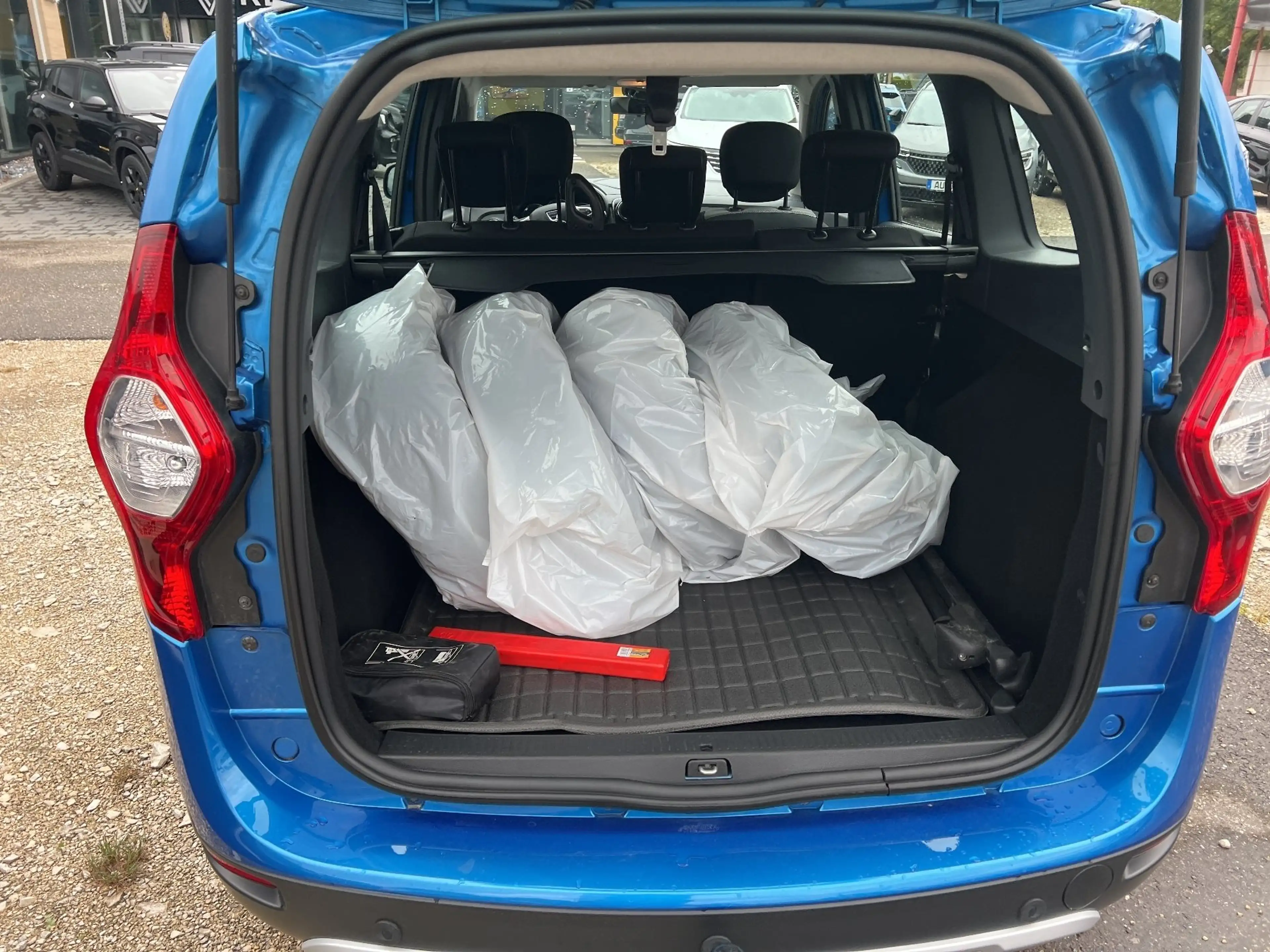 Dacia Lodgy 1.6 SCe 100 Stepway — photo 7