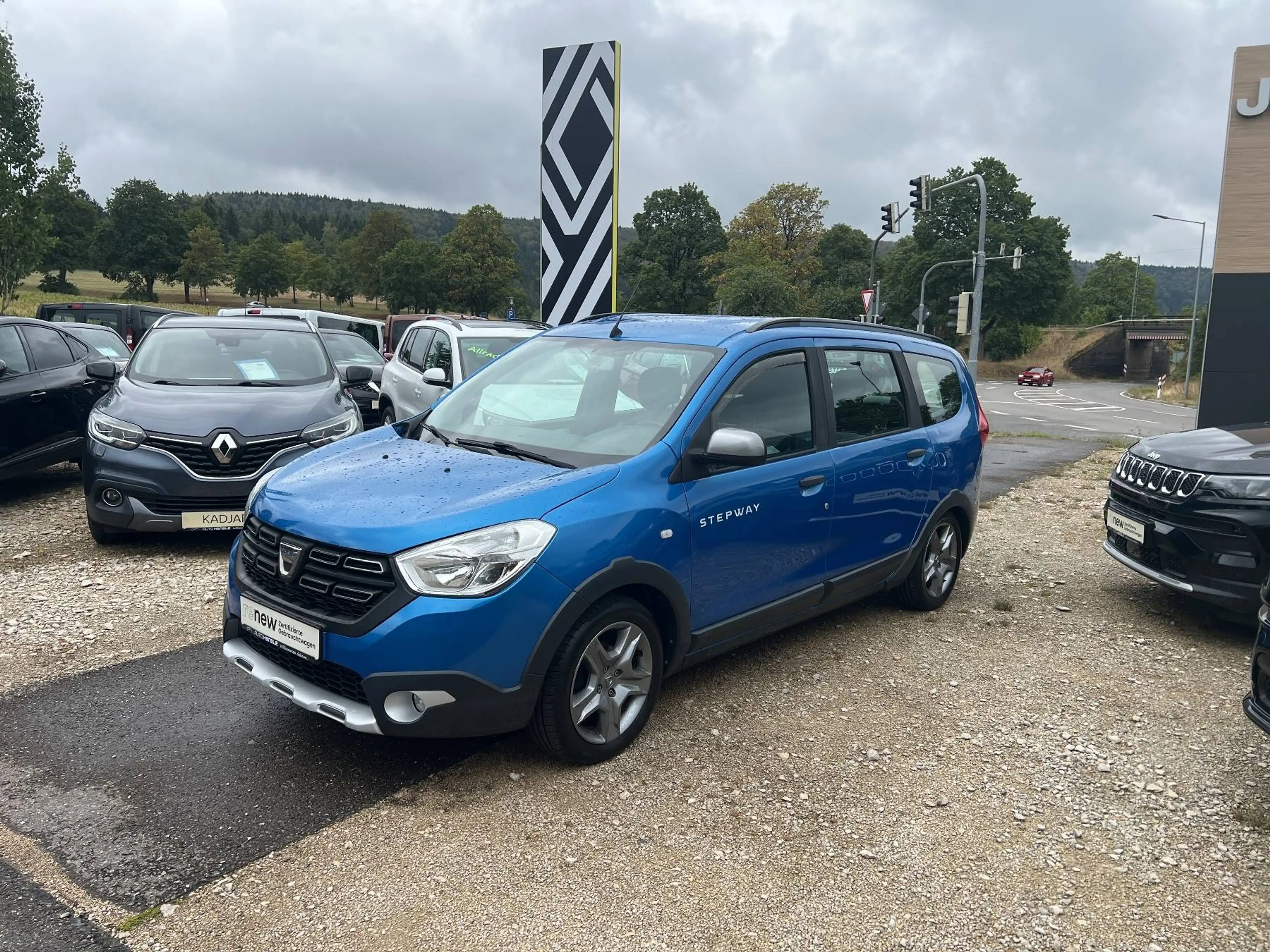 Dacia Lodgy 1.6 SCe 100 Stepway — photo 3