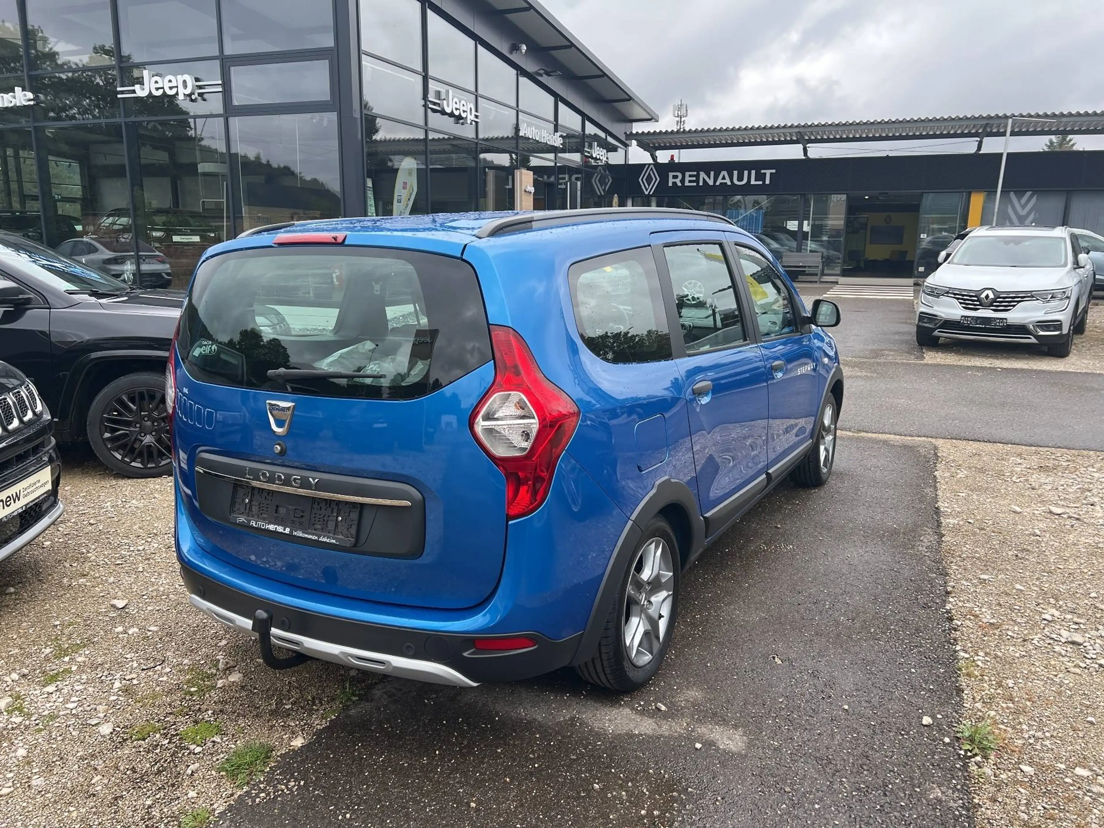 Dacia Lodgy 1.6 SCe 100 Stepway — photo 4
