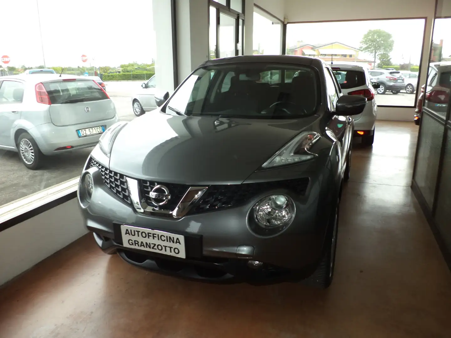 Nissan Juke 1.6 GPL Eco Business Šedá - 1