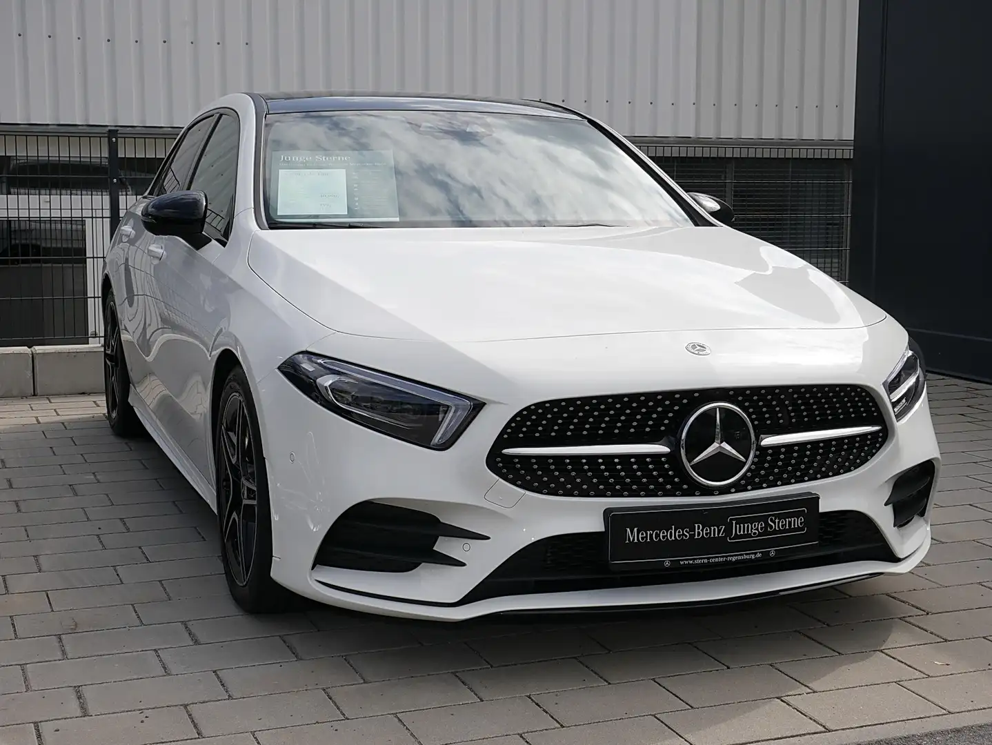 Mercedes-Benz A 220 AMG+DIST+HUD+PANO+NIGHT+360°+MEMORY+MBEAM+ Weiß - 2