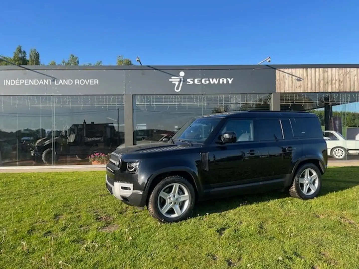 Land Rover Defender 110 3.0 D MHEV D300 SE Negro - 2