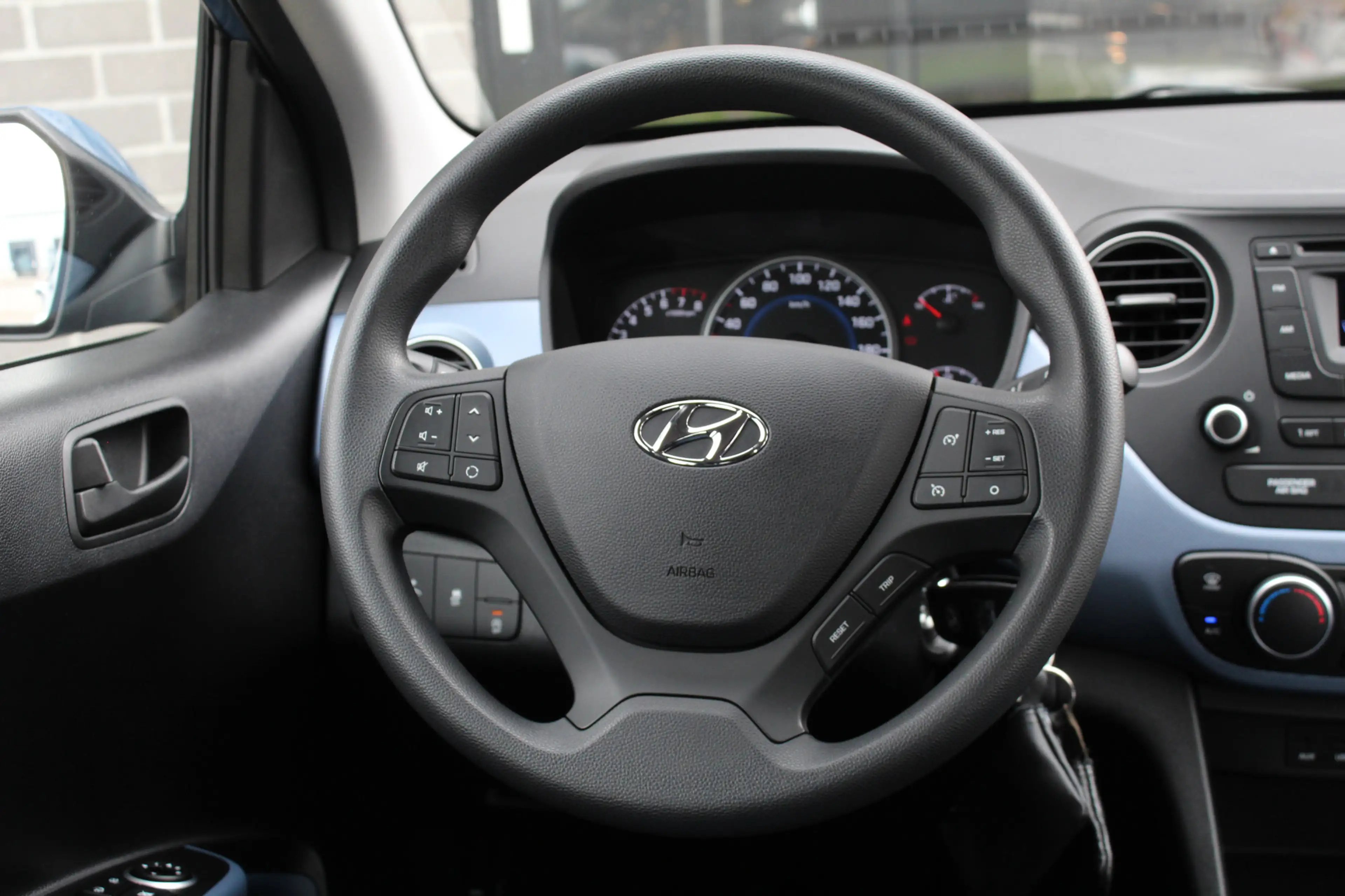 Hyundai i10 1.0i i-Motion Comfort / Climate / Cruise / N.A.P. — photo 12