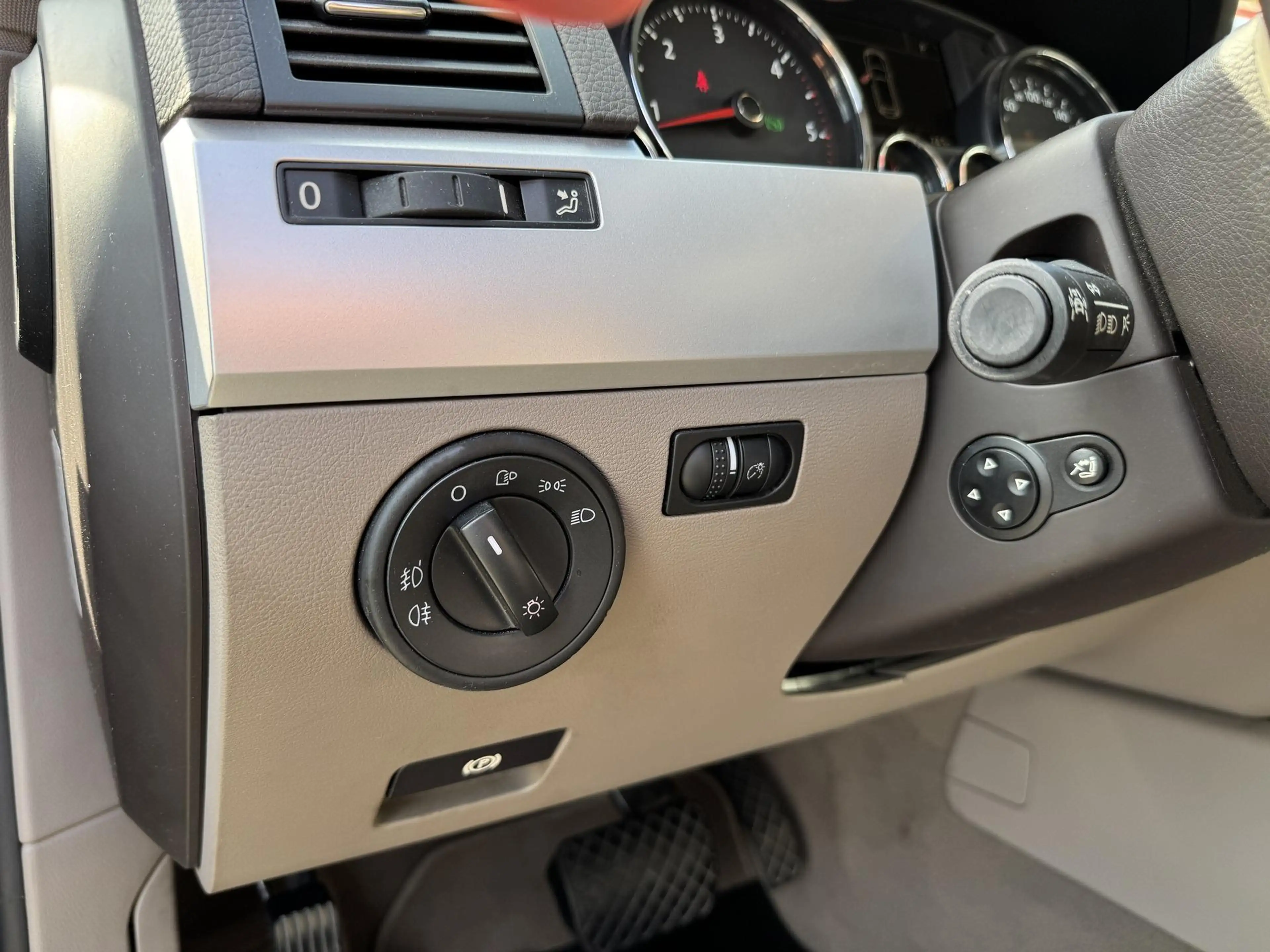 Volkswagen Touareg V6 TDI Individual Xenon/ACC/Navi/Kamera/Ahk — photo 12
