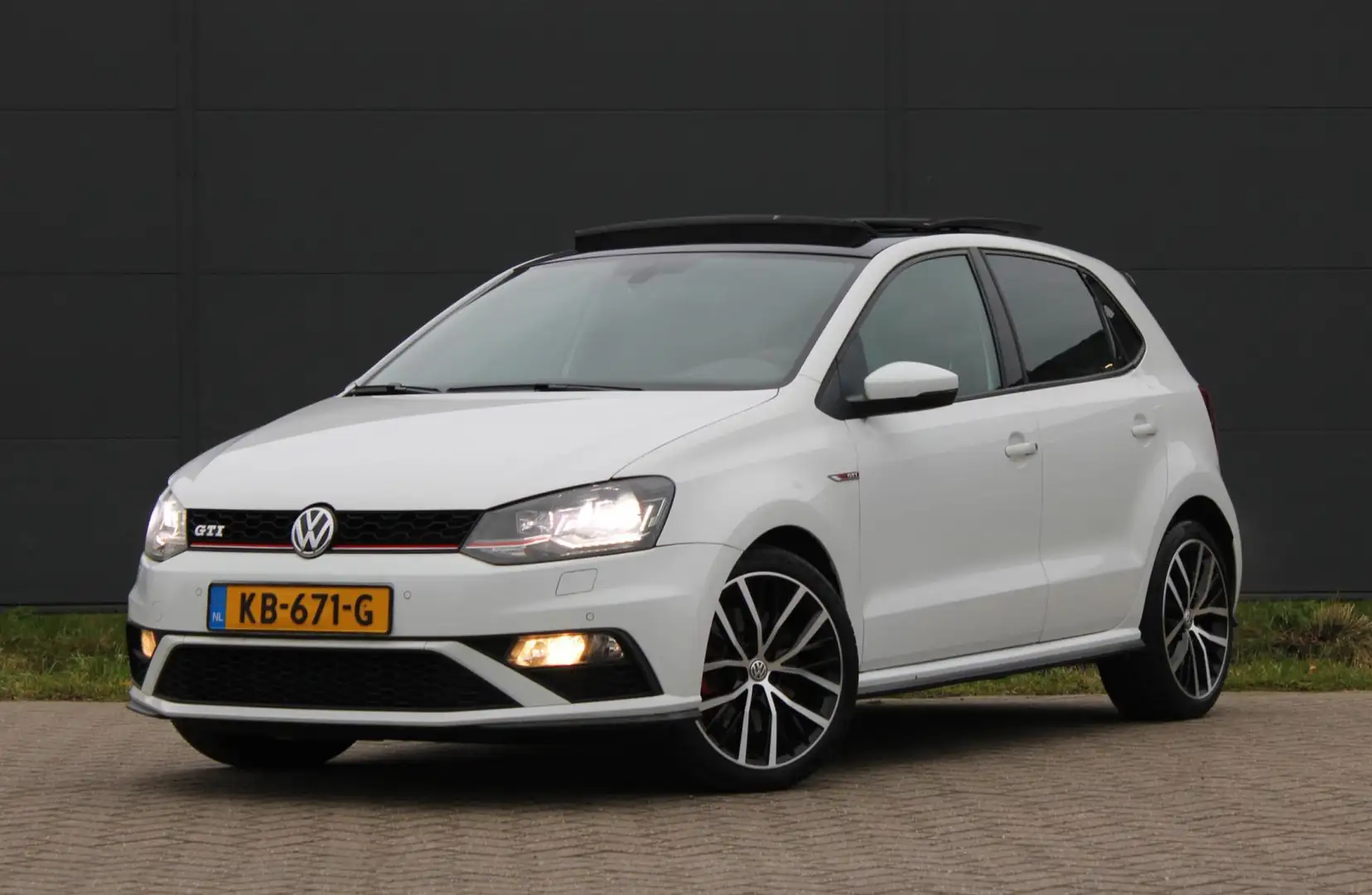 Volkswagen Polo GTI 1.8 TSI Automaat Carplay Panodak !!NIEUWBINNEN!! Wit - 2