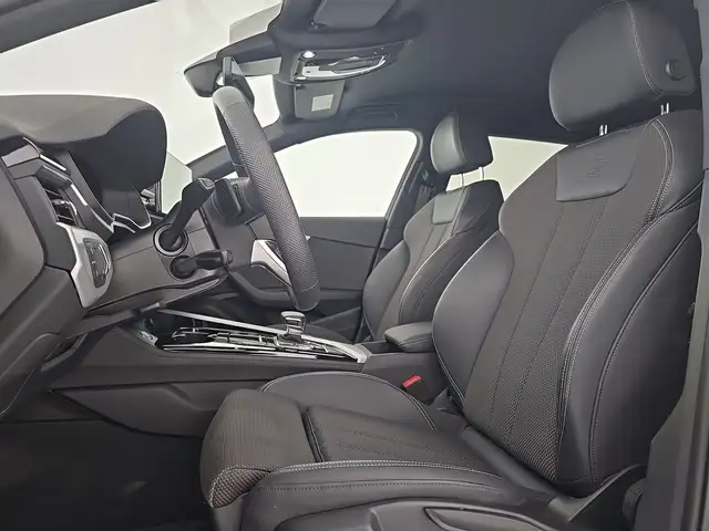 Audi A4 view 9