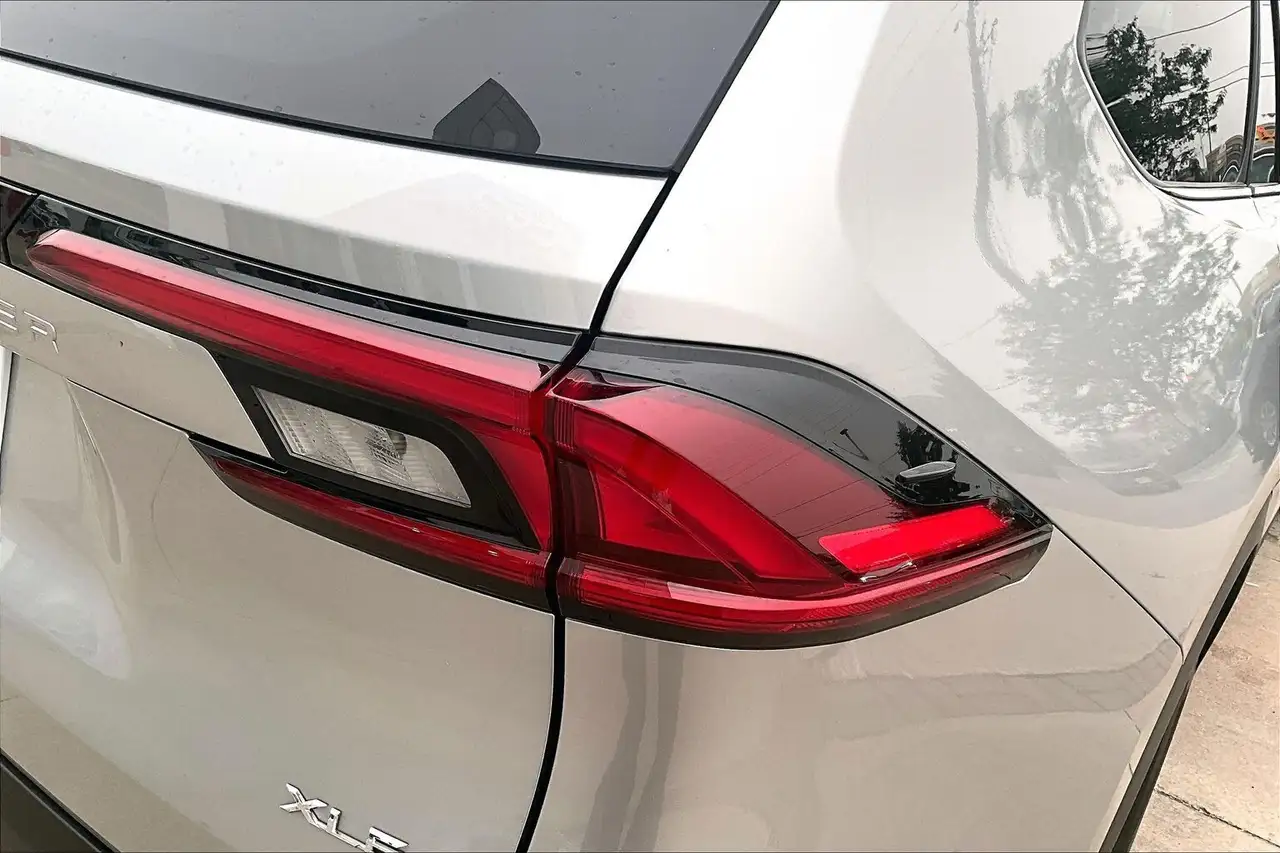 Toyota Grand Highlander fotografie Toyota Grand Highlander