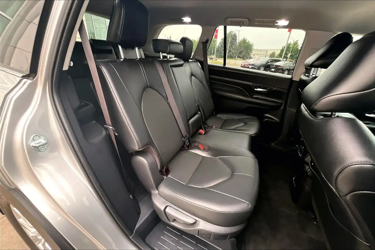 Toyota Grand Highlander fotografie Toyota Grand Highlander