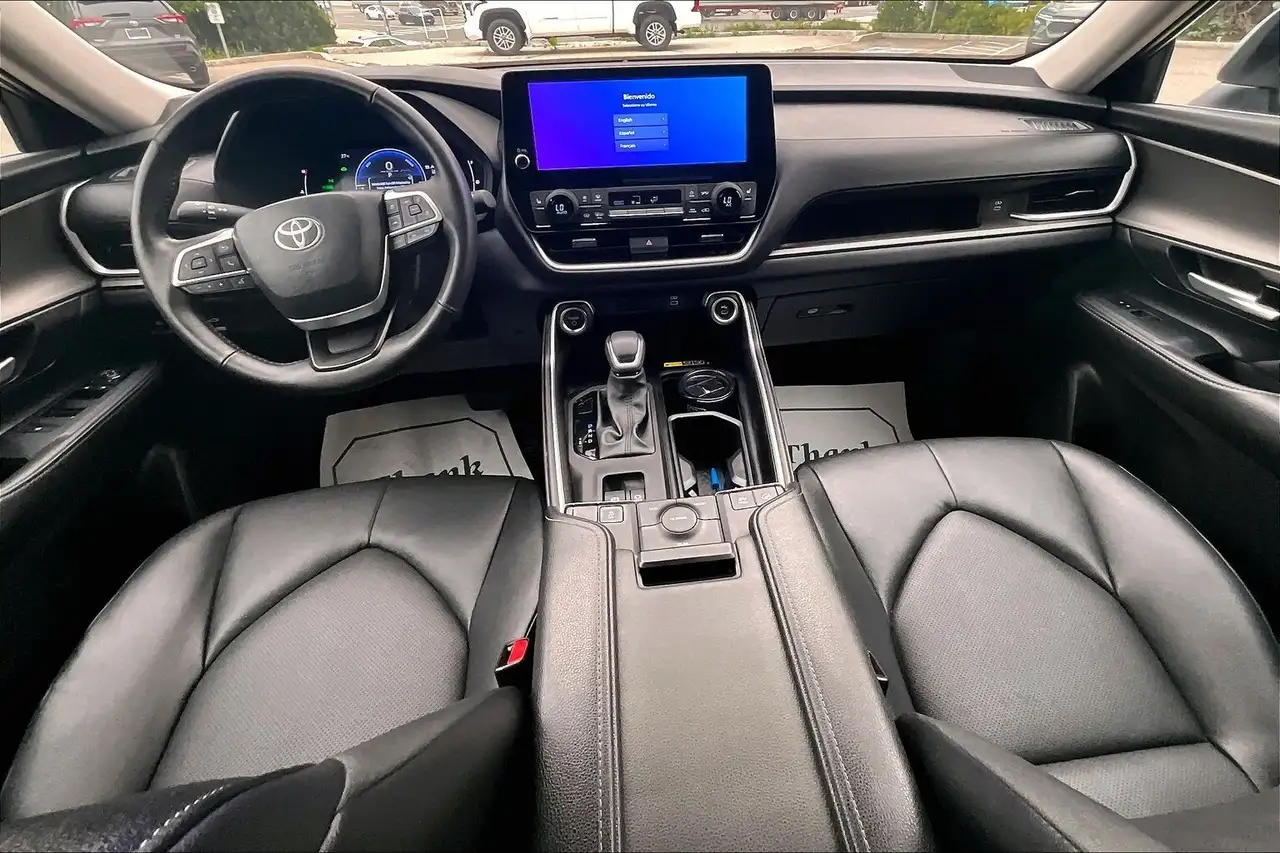 Toyota Grand Highlander fotografie Toyota Grand Highlander
