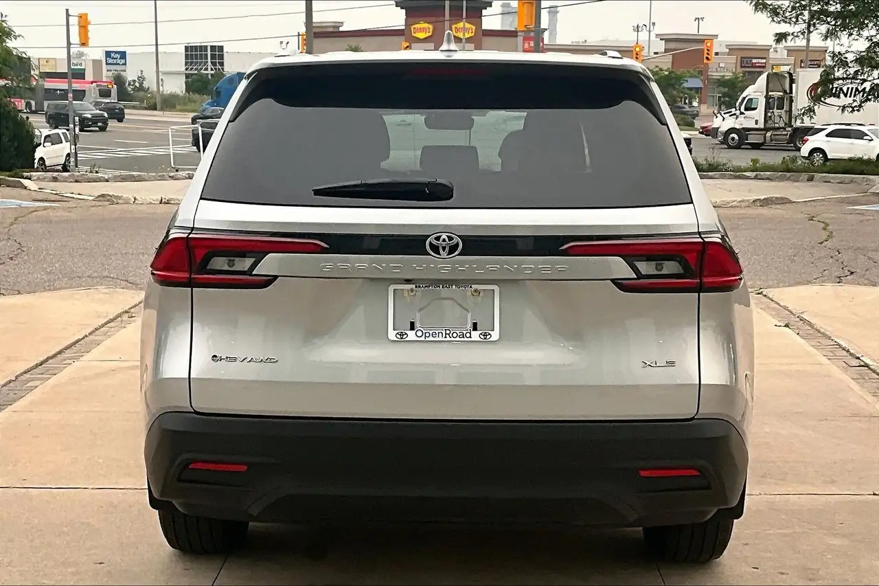 Toyota Grand Highlander fotografie Toyota Grand Highlander