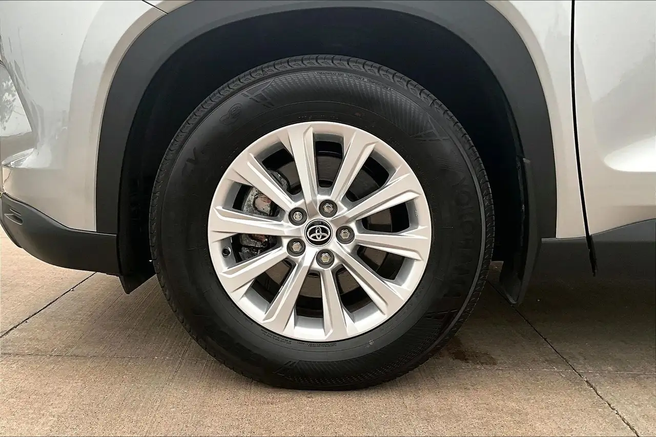 Toyota Grand Highlander fotografie Toyota Grand Highlander