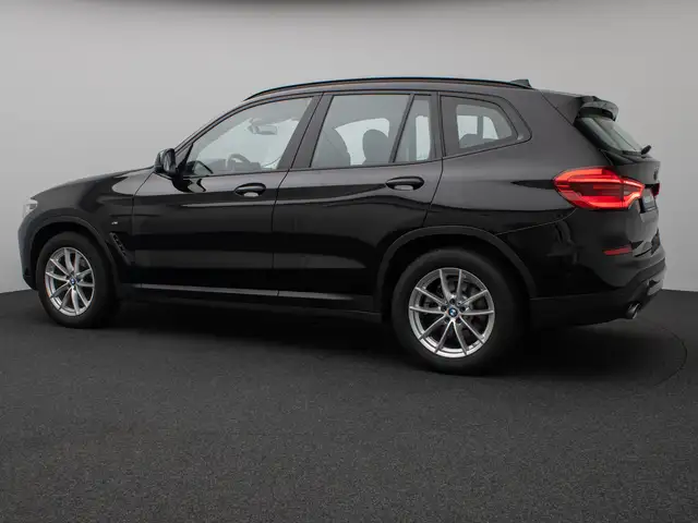 BMW X3 view 10
