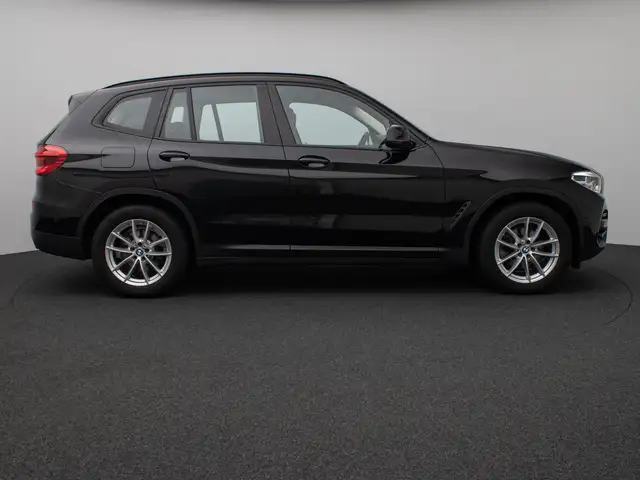 BMW X3 view 5