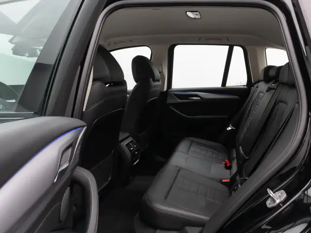 BMW X3 view 25