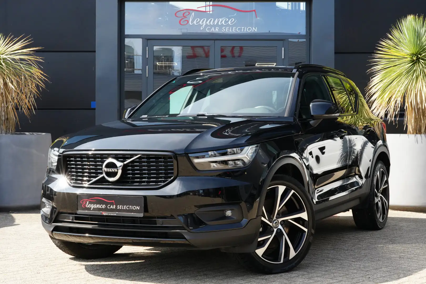 Volvo XC40 1.5 T5 Recharge R-Design 262pk Panoramadak/Stoelve Zwart - 1