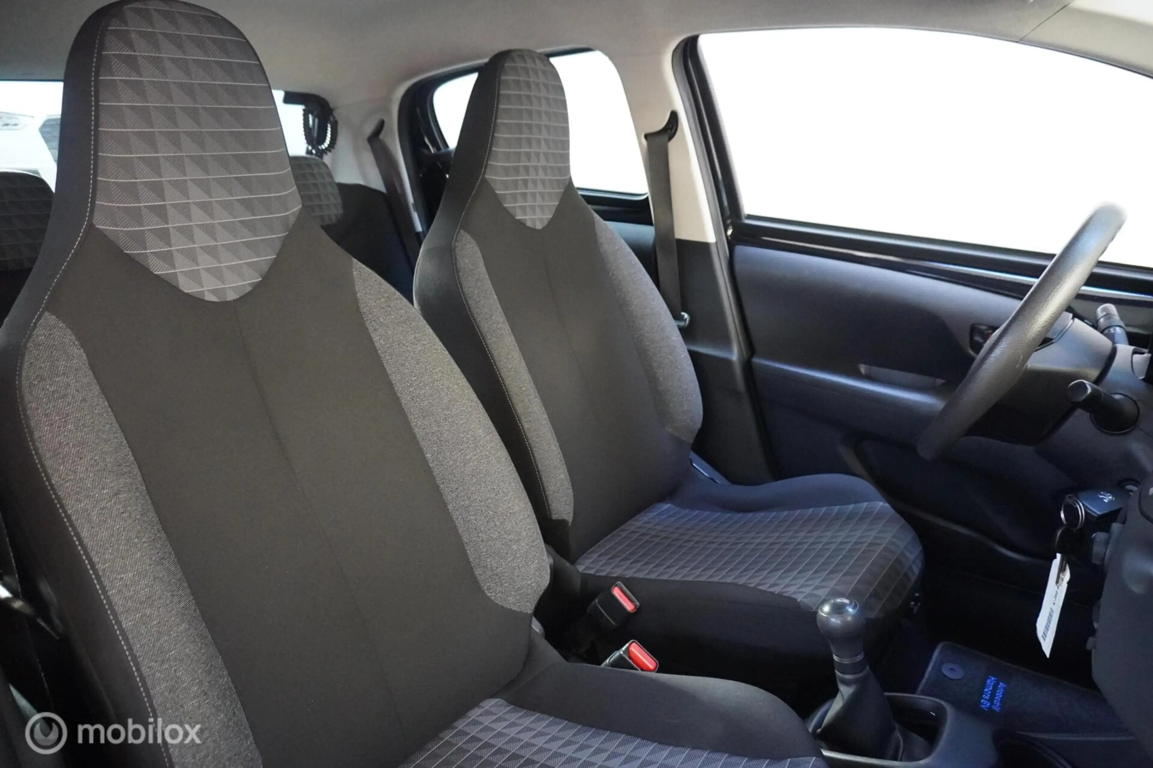 Peugeot 108 1.0 e-VTi Active — photo 12