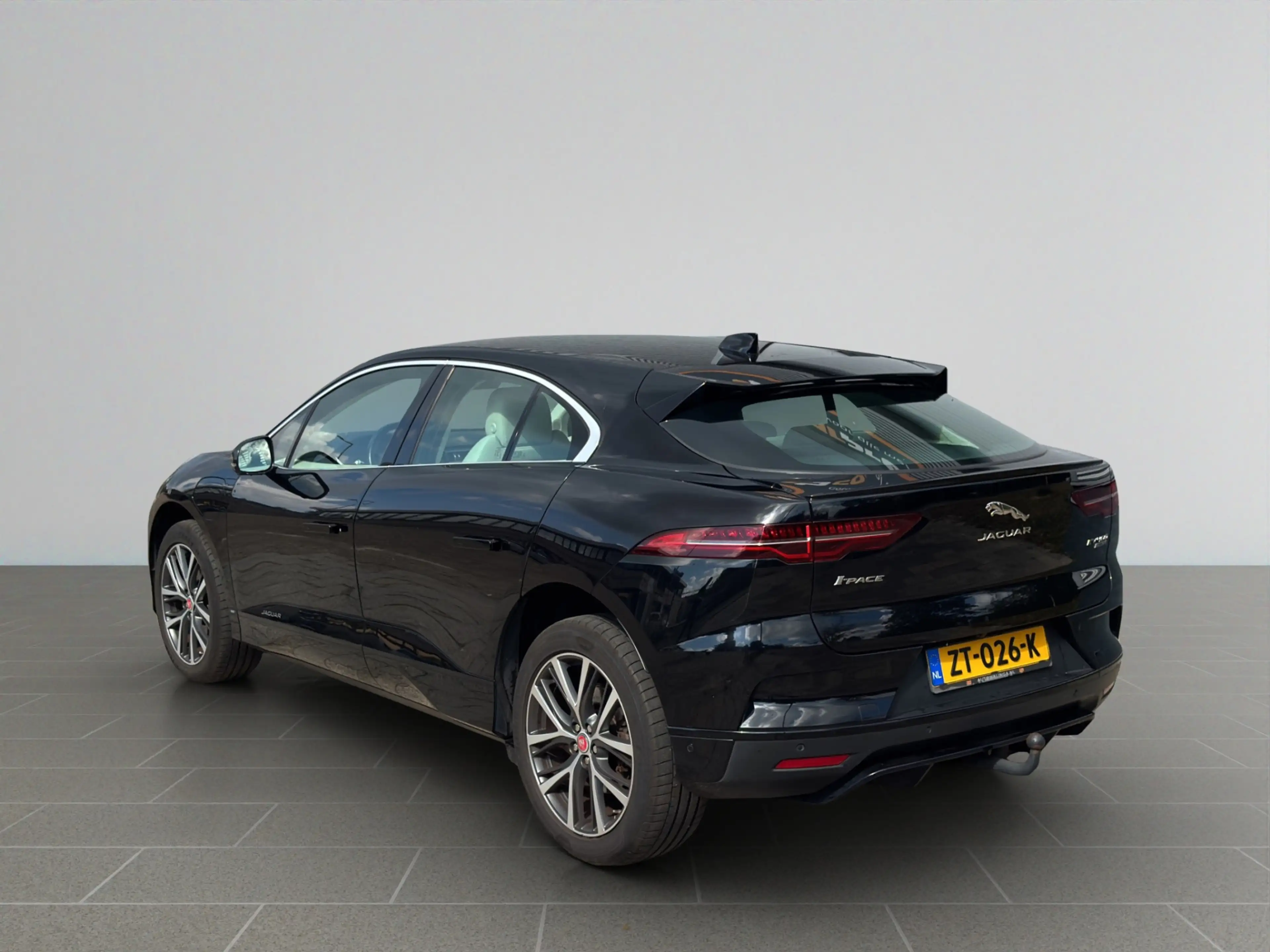 Jaguar I-Pace EV400 SE 90 kWh | Luchtvering | Meridian | 360* | — photo 8