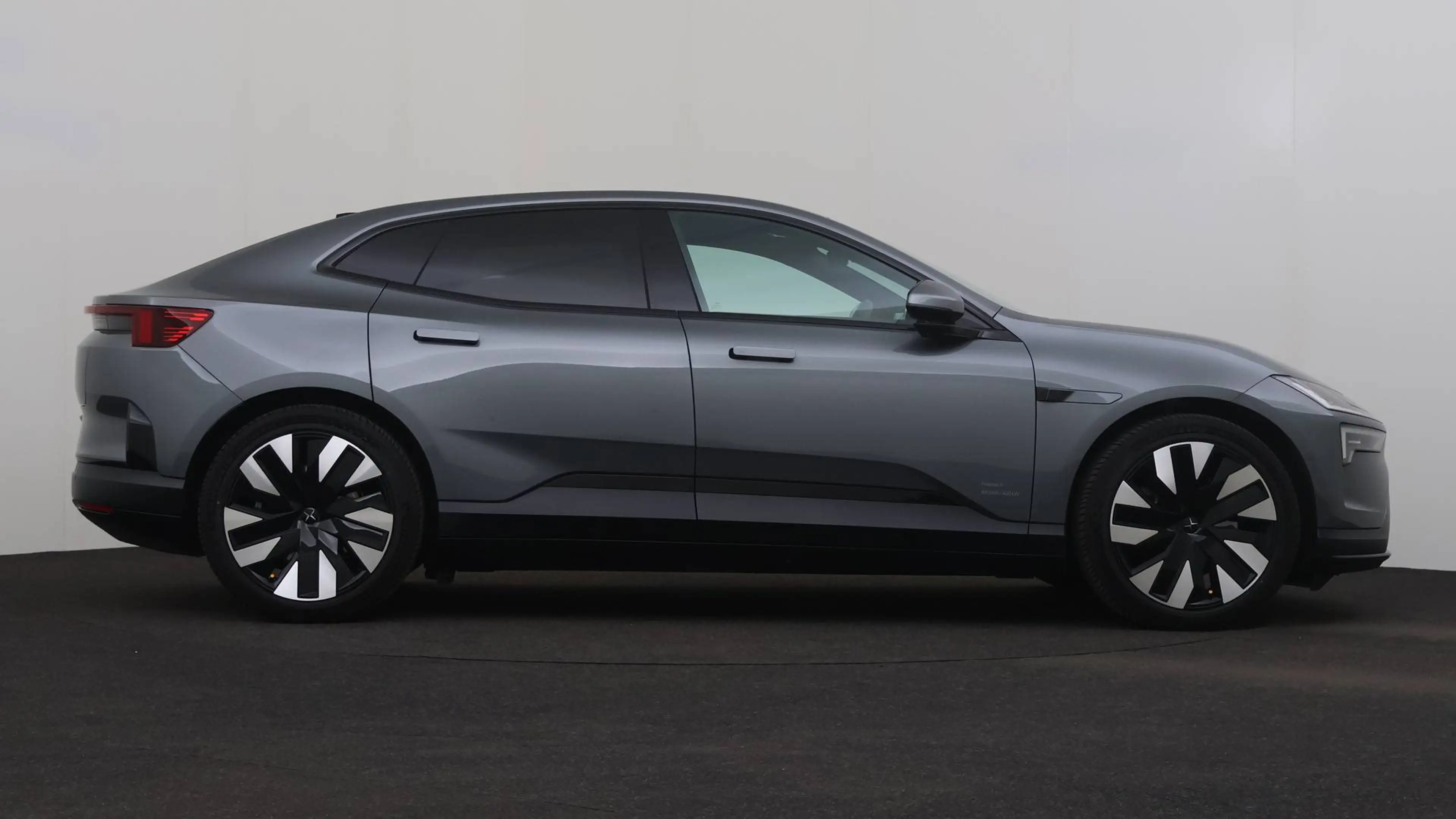 Polestar 4 100 kWh Long Range Dual Motor MY25 Pilot/Plus/Pro — photo 6
