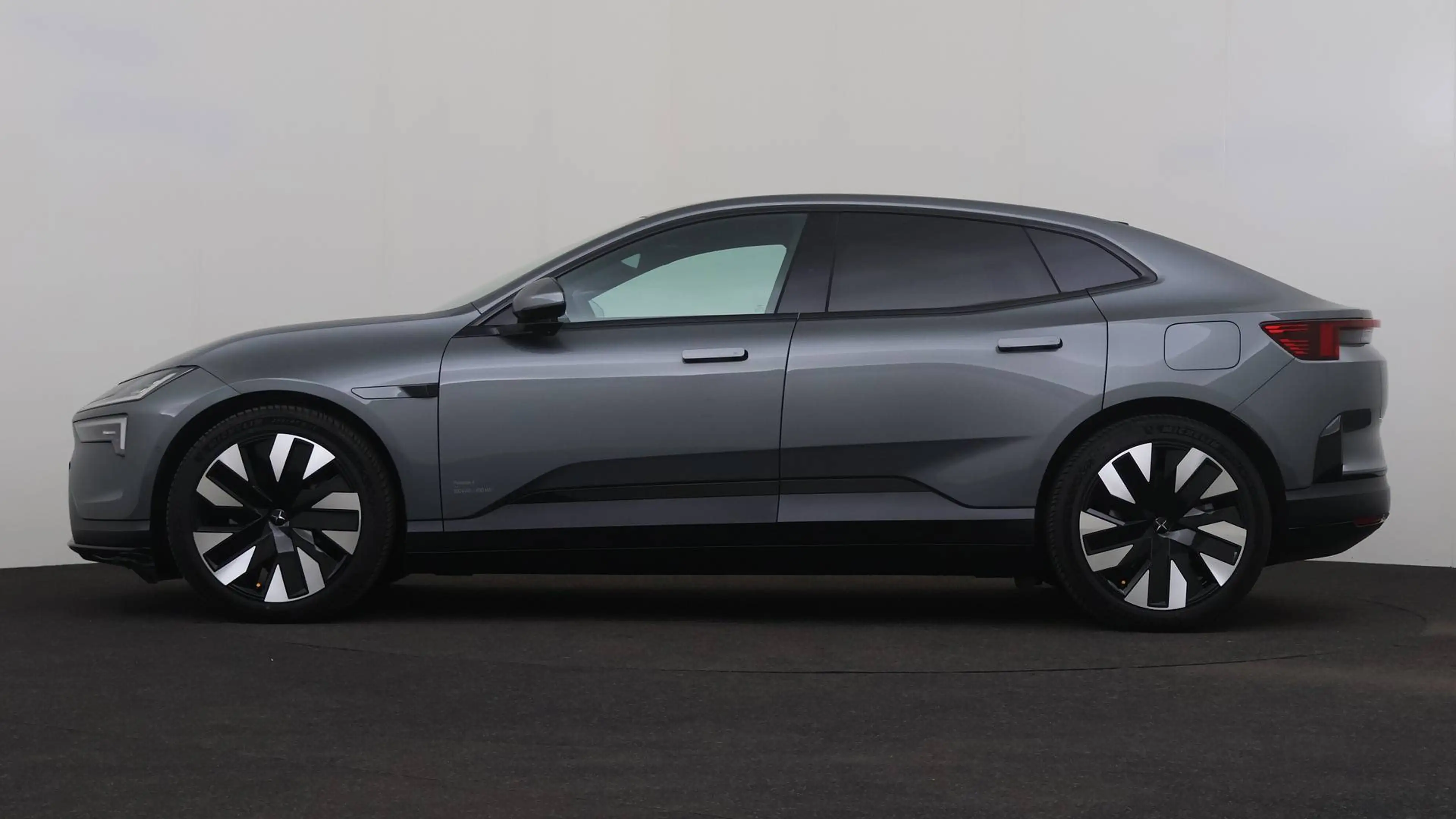 Polestar 4 100 kWh Long Range Dual Motor MY25 Pilot/Plus/Pro — photo 2