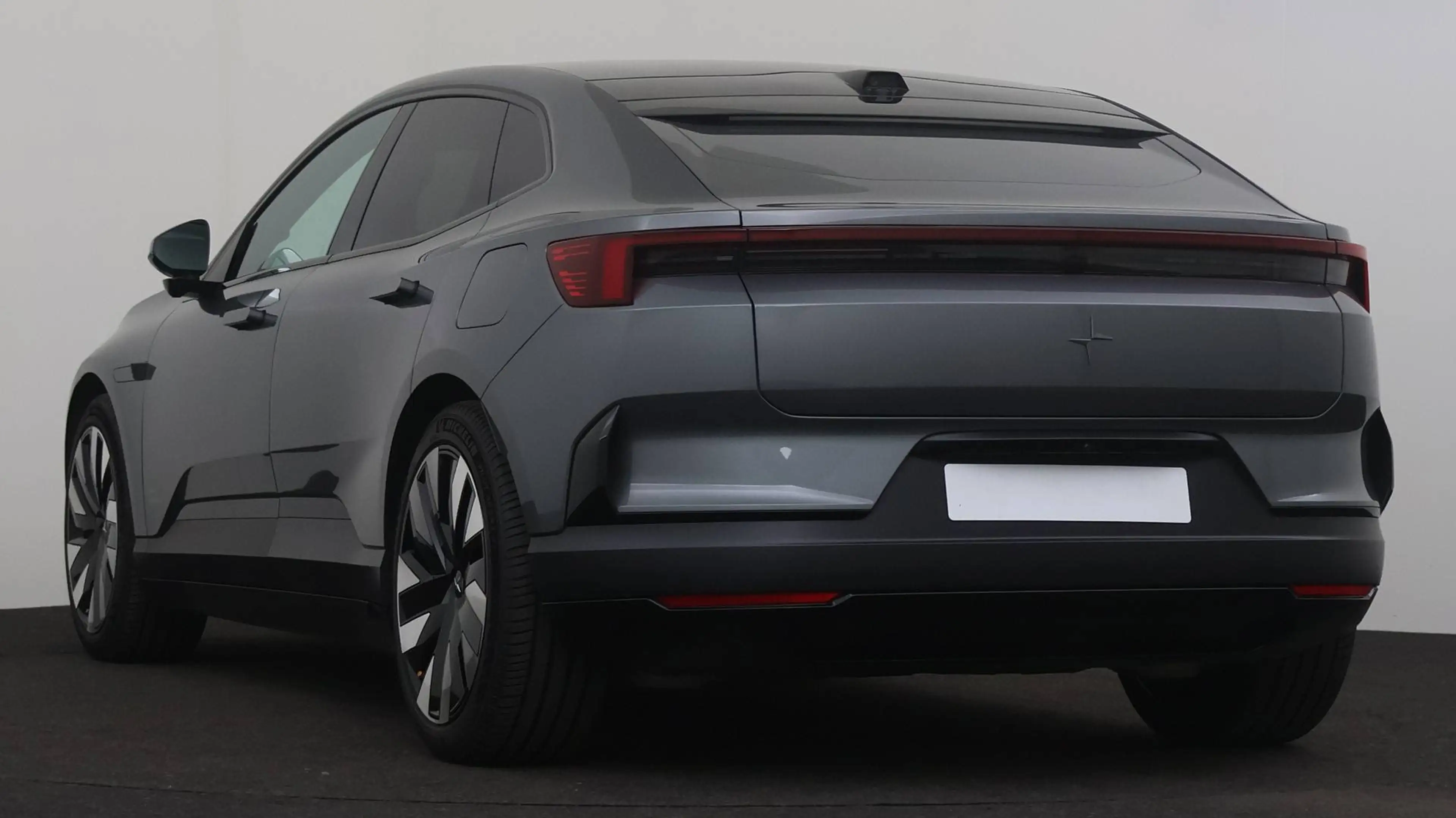 Polestar 4 100 kWh Long Range Dual Motor MY25 Pilot/Plus/Pro — photo 3