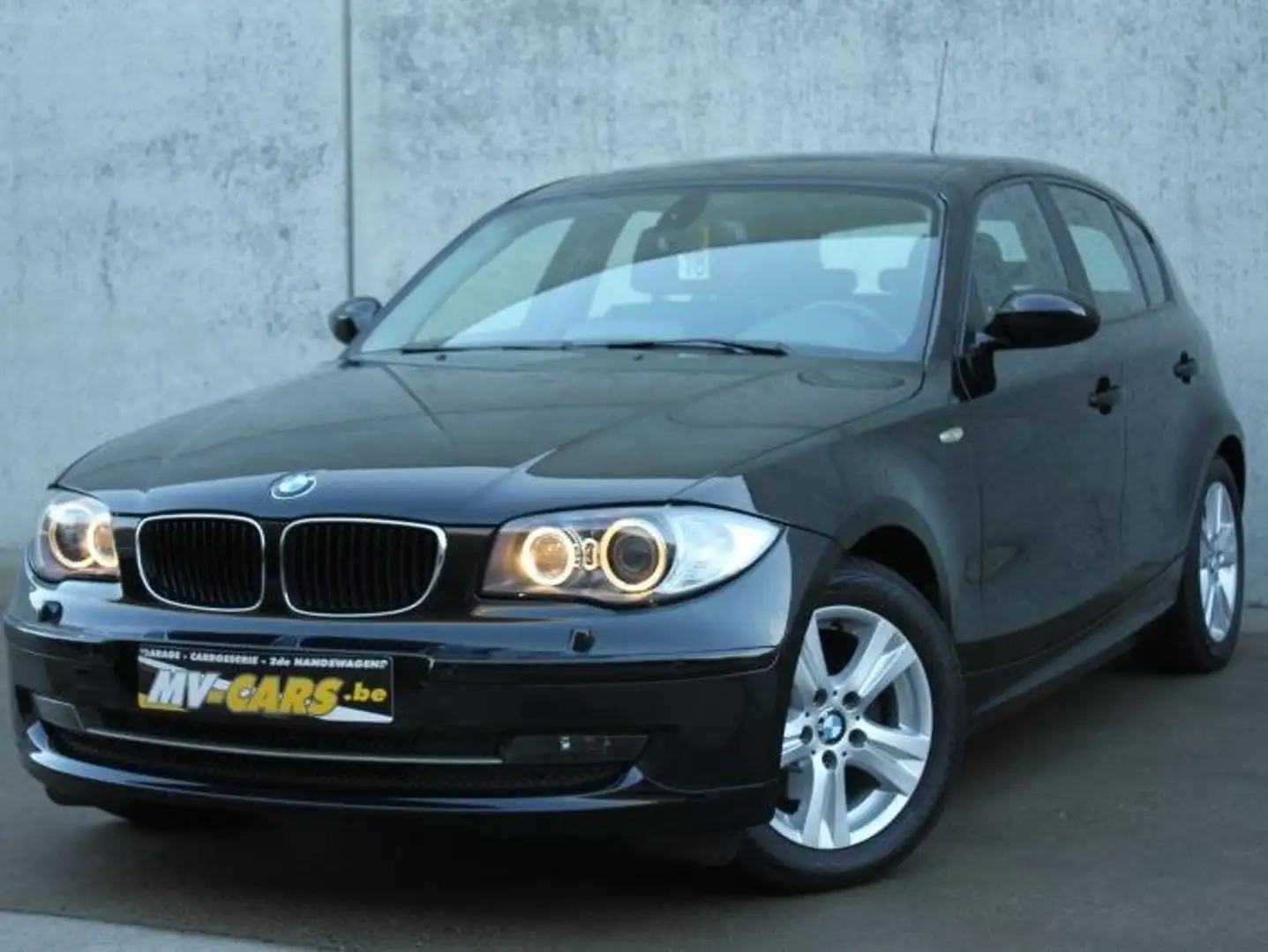 BMW 118 BMW 118i/Pdc/Xenon/trekhaak/Navi/Multistuur Czarny - 2
