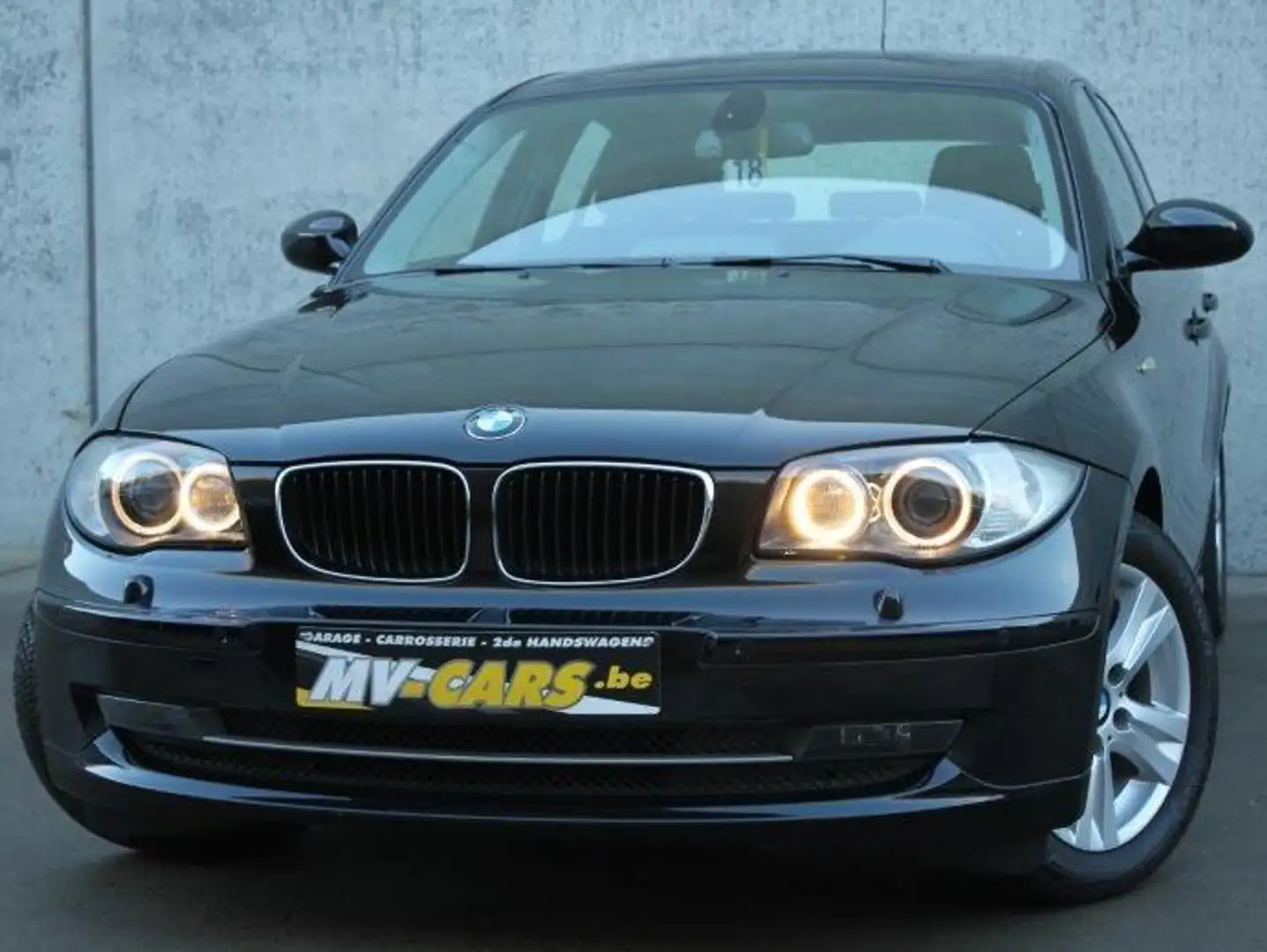 BMW 118 BMW 118i/Pdc/Xenon/trekhaak/Navi/Multistuur Czarny - 1