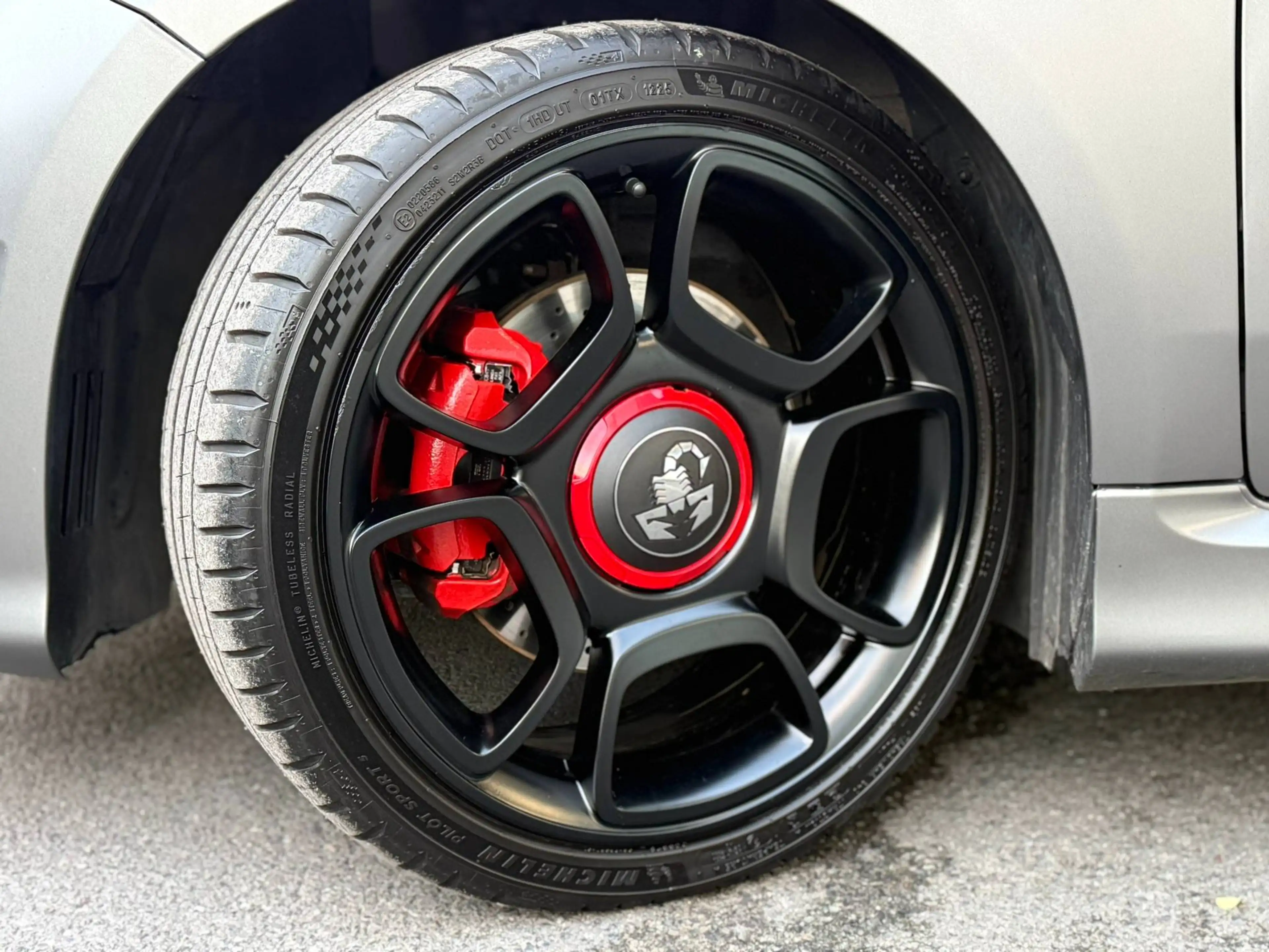Abarth 595 PISTA / MAT GRIJS / CARPLAY / SABELT SEATS / — photo 6