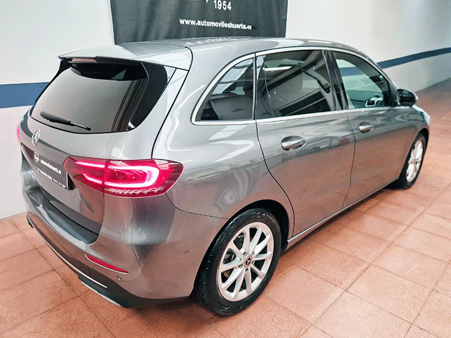 Mercedes-Benz B 180 180d Срібний - 2
