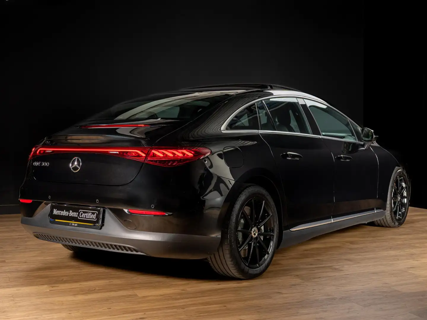 Mercedes-Benz EQE 300 Limousine Business Line 89 kWh Panorama dak Zwart - 2