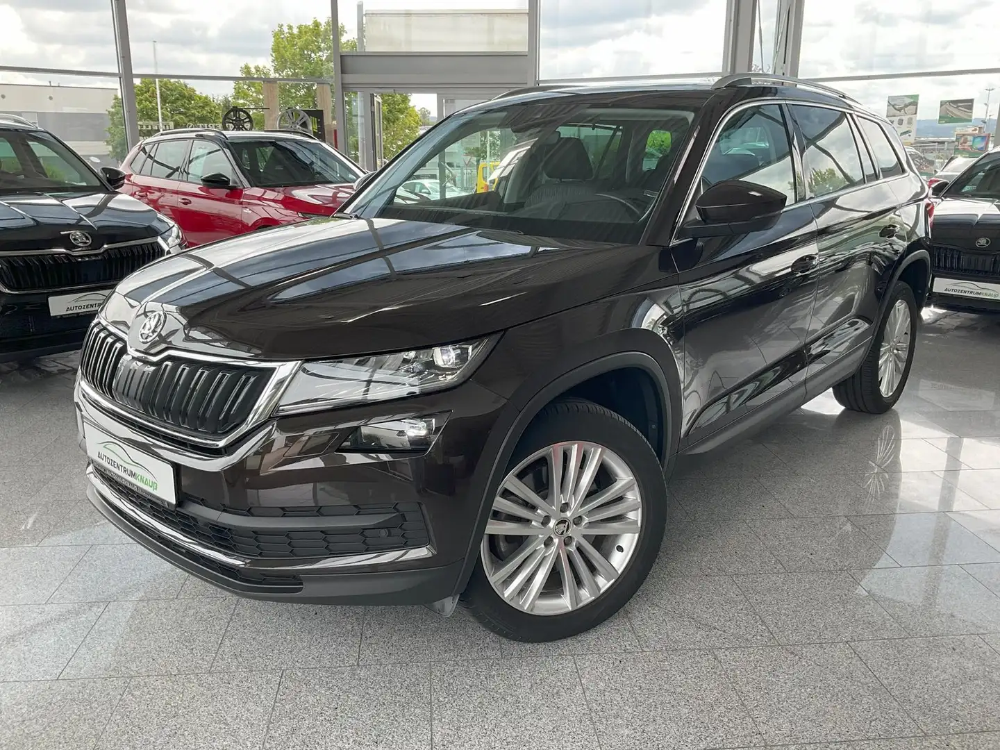 Skoda Kodiaq 2.0TDI Style 4x4 AHK 360°Kamera StHz Pano LED ACC Bruin - 1
