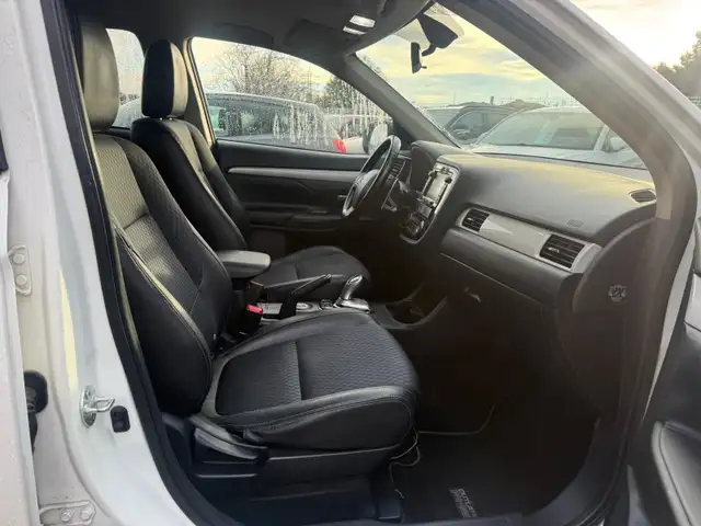 Mitsubishi Outlander view 8