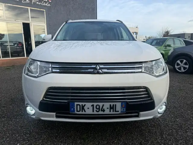 Mitsubishi Outlander view 13