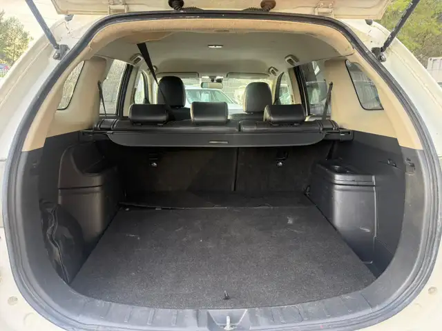 Mitsubishi Outlander view 11
