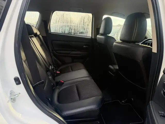 Mitsubishi Outlander view 10
