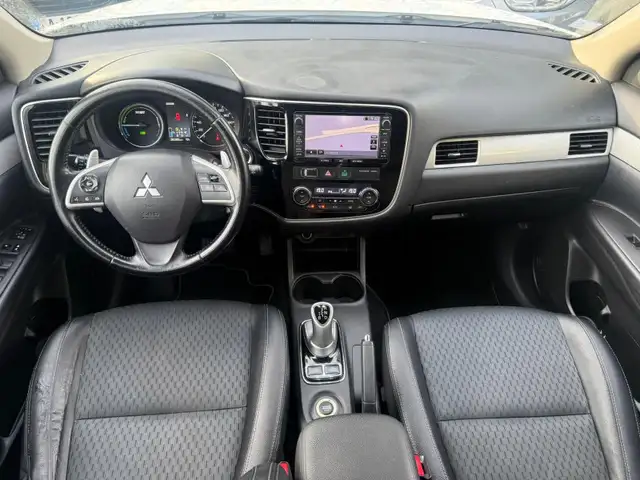 Mitsubishi Outlander view 5