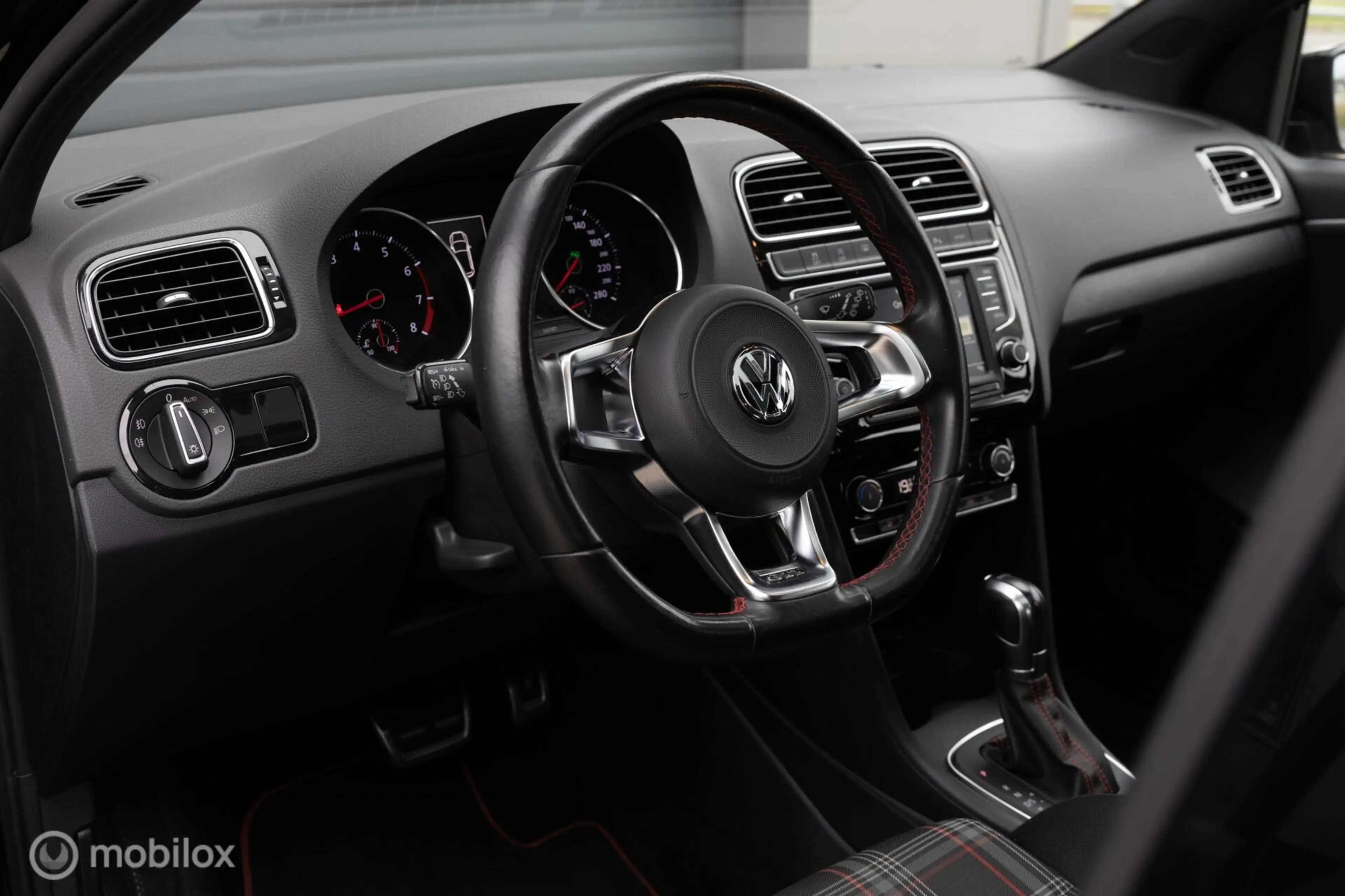 Volkswagen Polo GTI 1.8 TSI LED Pano Clima NL AUTO Navi 5drs — photo 39